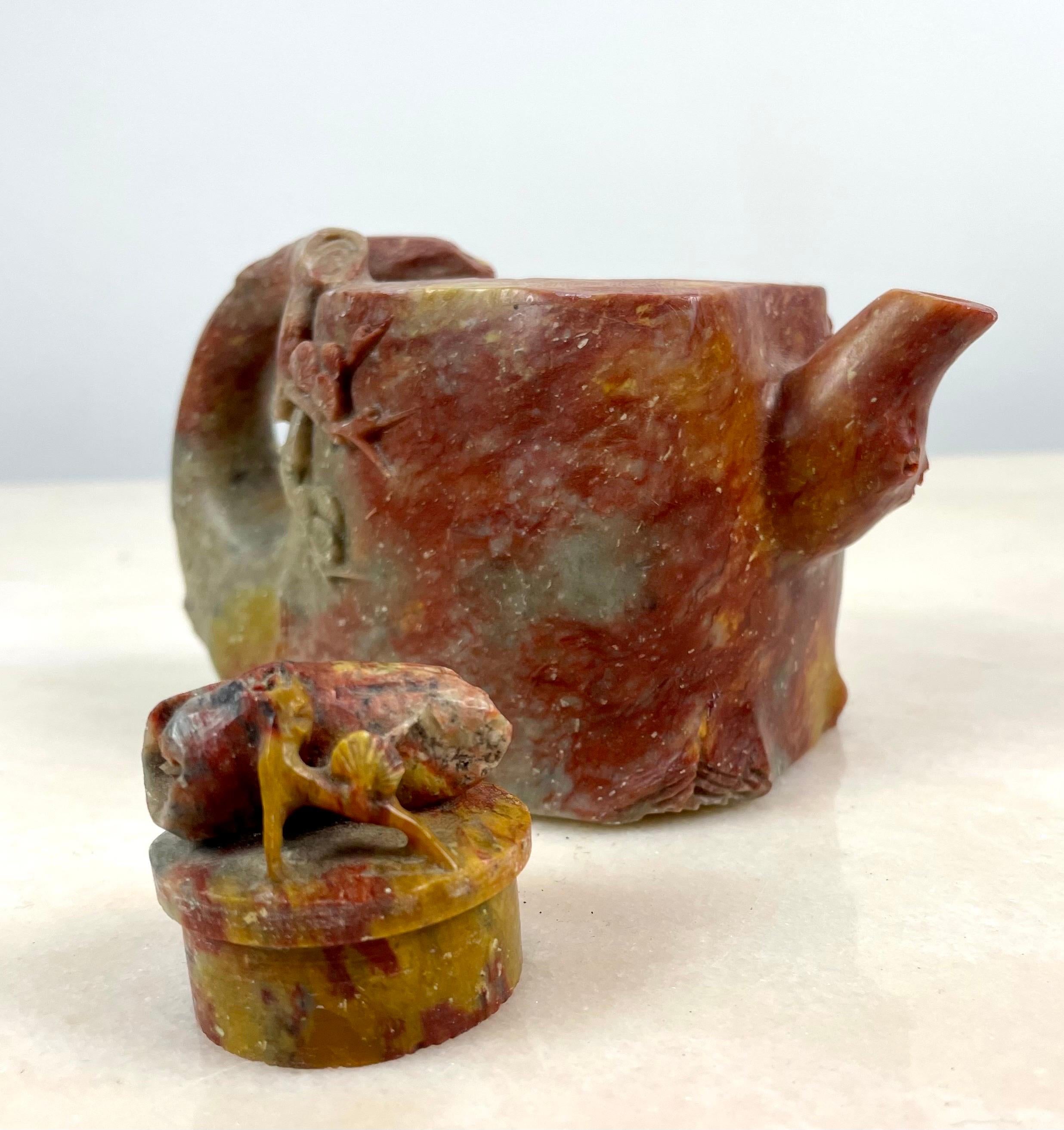 Vertedor en forma de tetera, piedra de Shoushan (esteatita), China, Siglo XIX Qing en venta 1