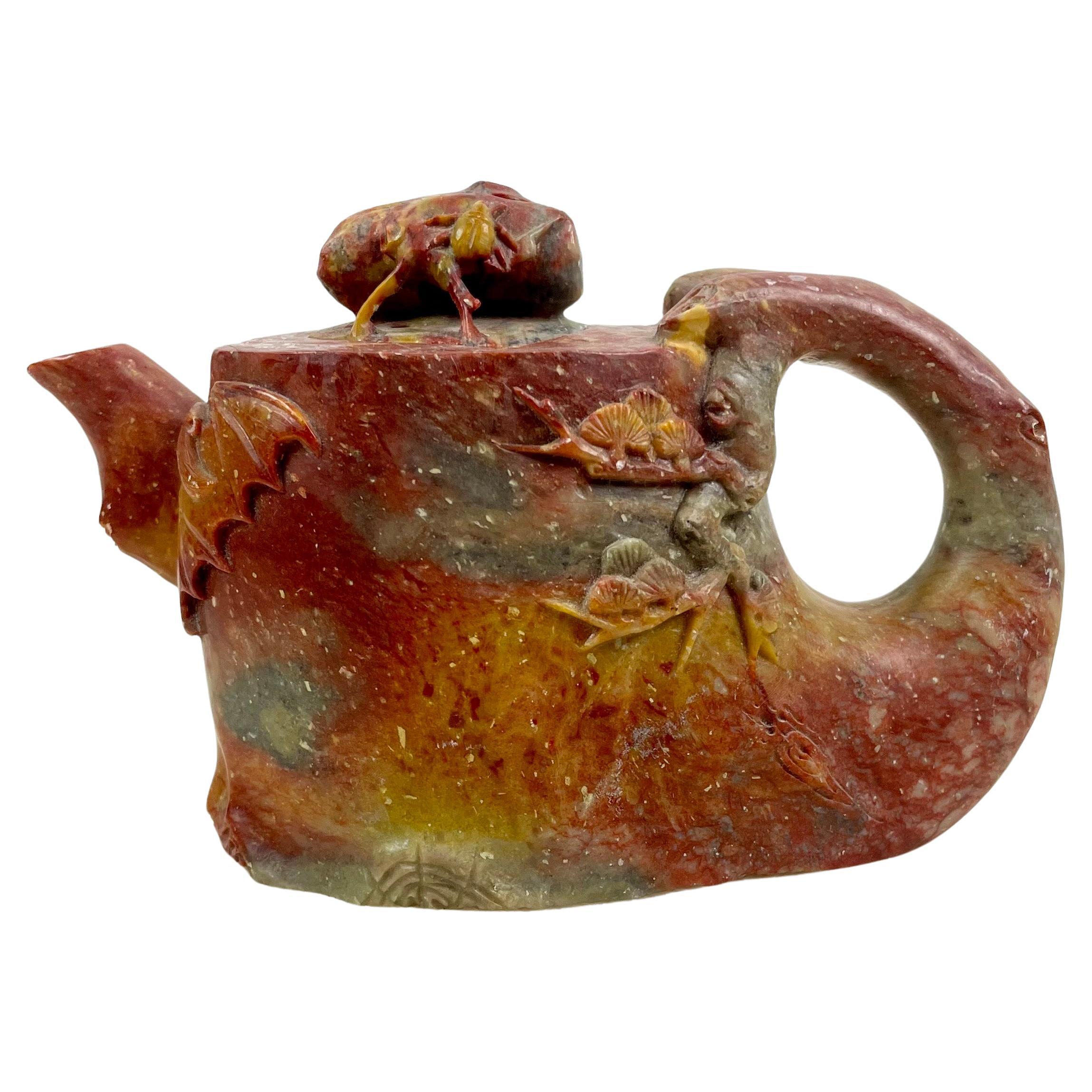 Vertedor en forma de tetera, piedra de Shoushan (esteatita), China, Siglo XIX Qing en venta