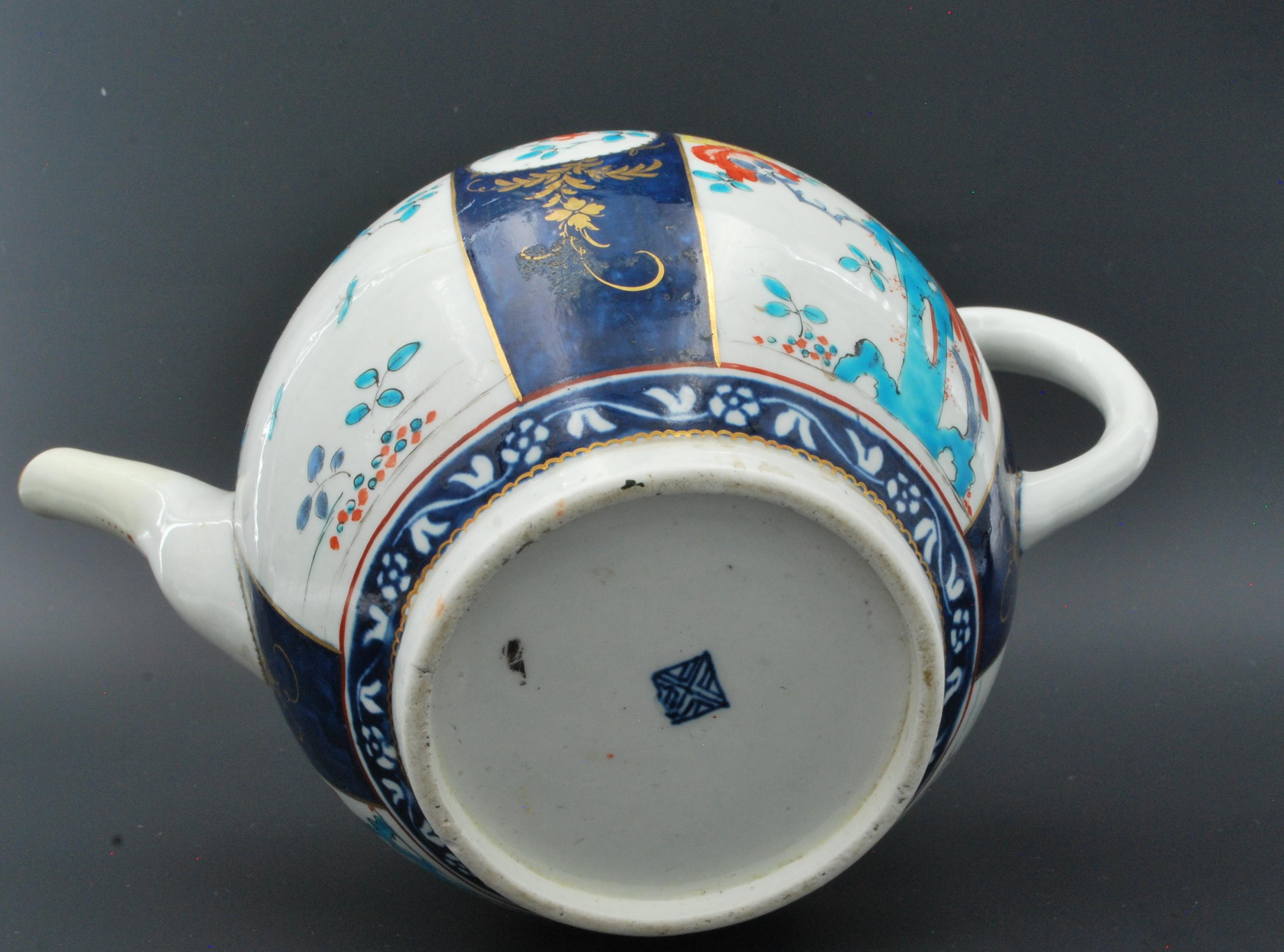 Teapot, Sir Joshua Reynolds, or ho-ho bird, pattern. Worcester, circa 1765 3