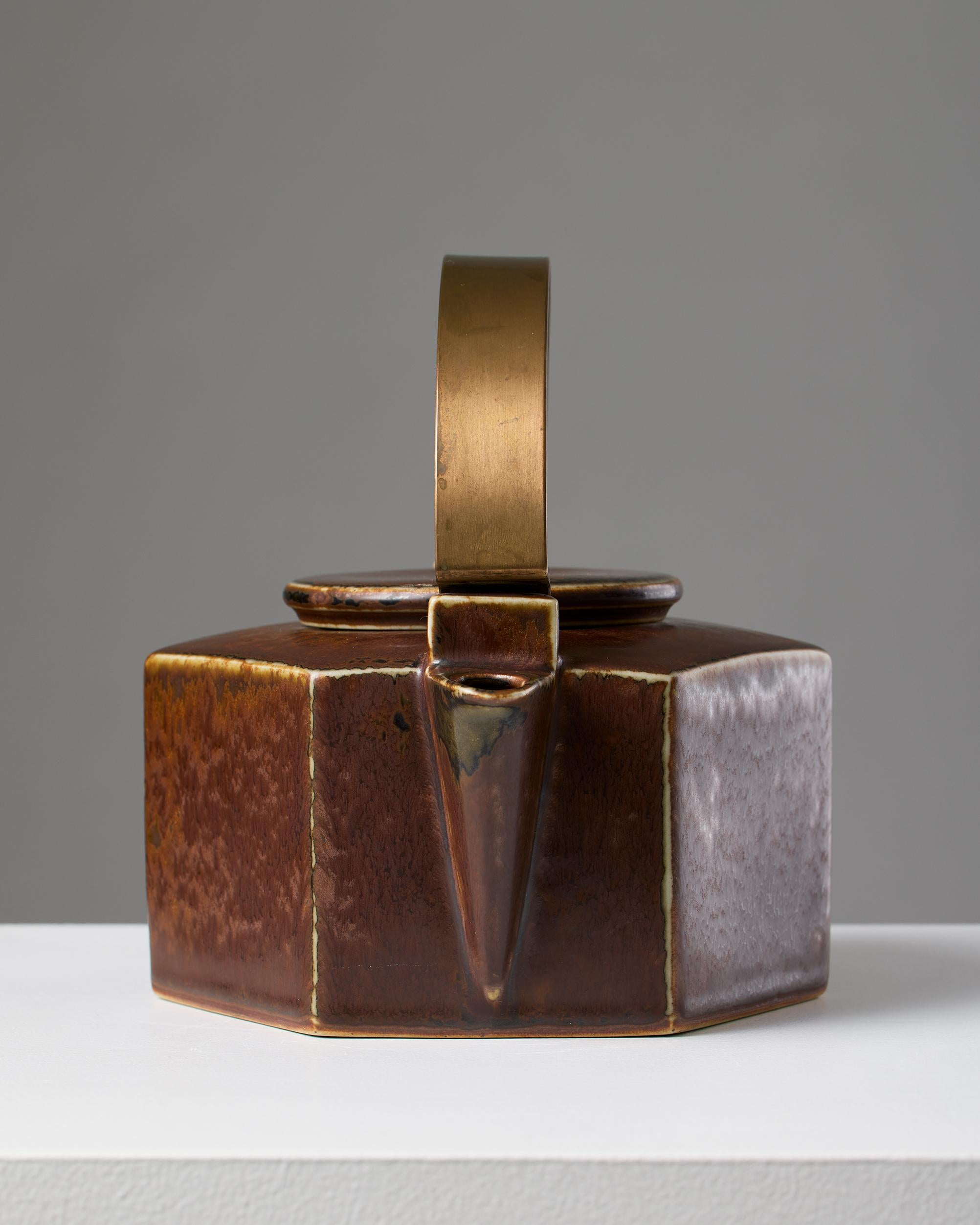 Teapot, “Six-sided”, designed by Signe Persson-Melin, Rörstrand, Sweden 1950s In Good Condition In Stockholm, SE