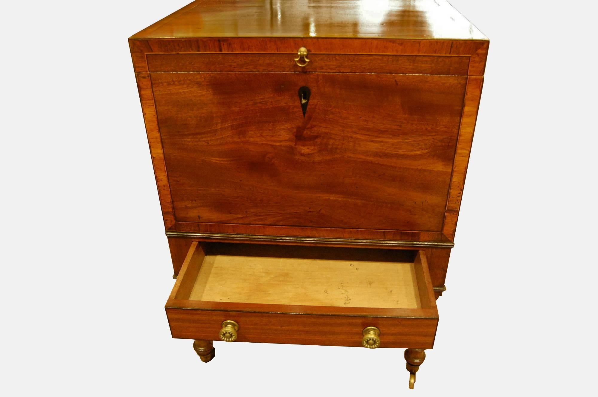 Teapoy/Decanter Box on Stand For Sale 1