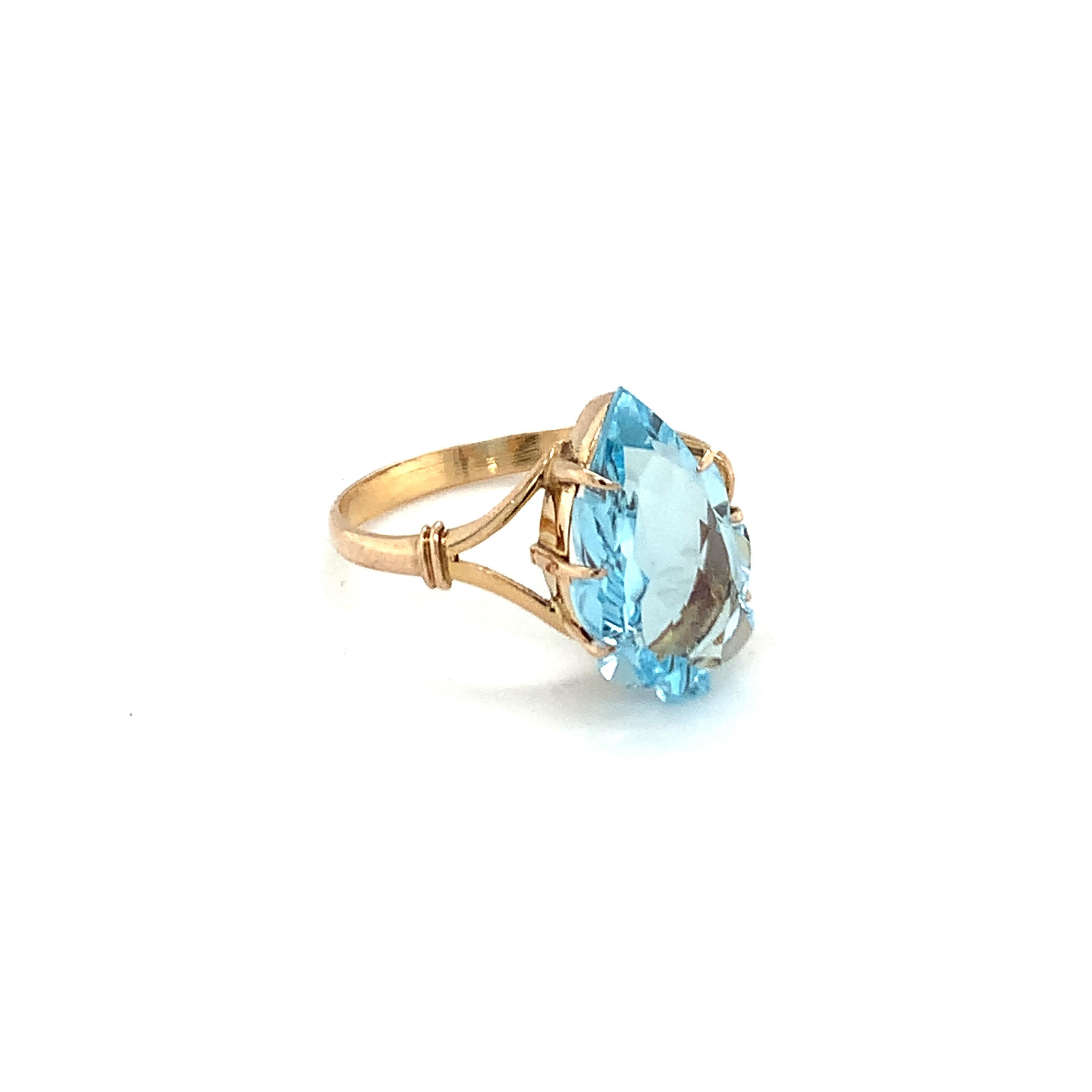 Mixed Cut Tear Drop Blue Topaz Ring Set in 14k Yellow Gold For Sale
