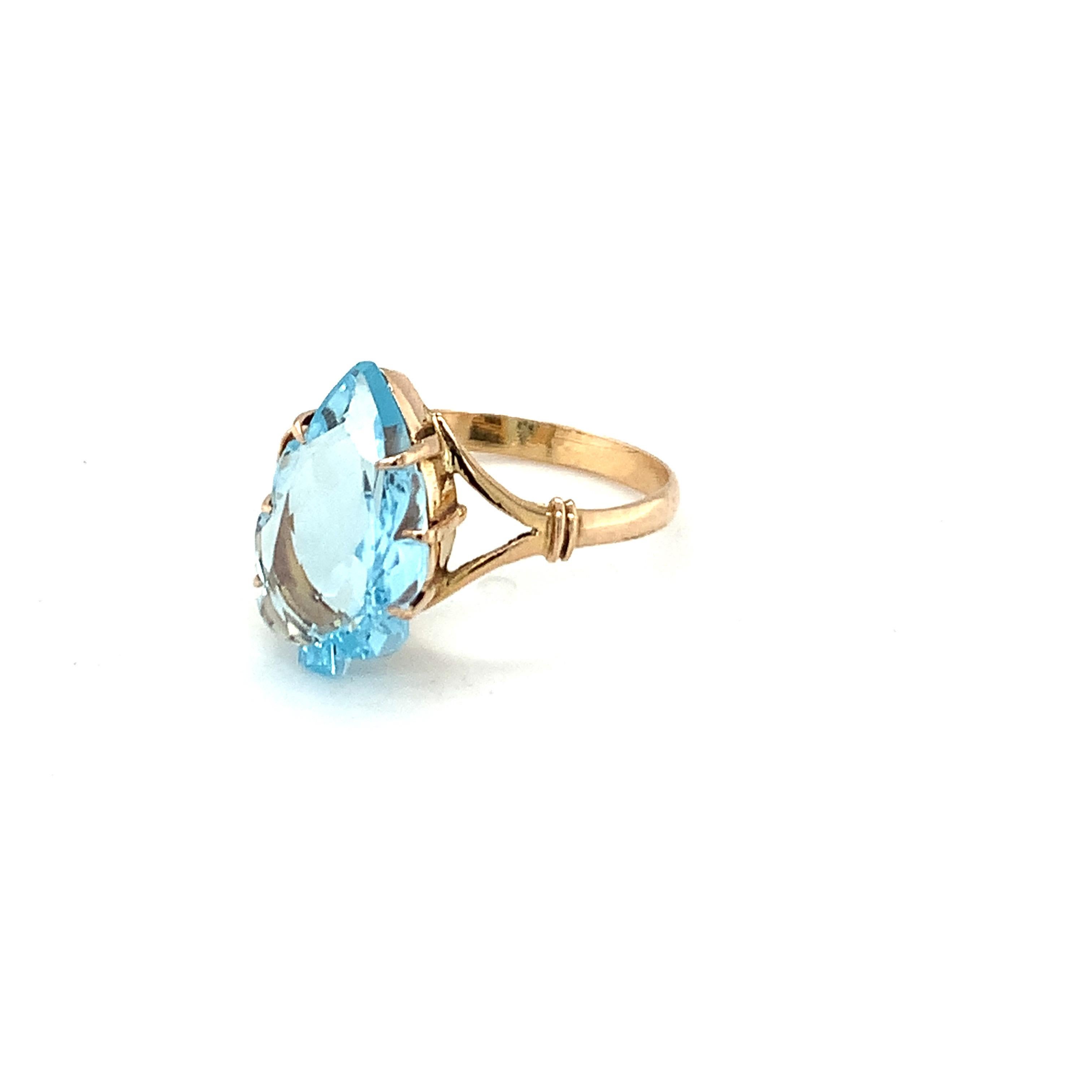 Tear Drop Blue Topaz Ring Set in 14k Yellow Gold For Sale 1