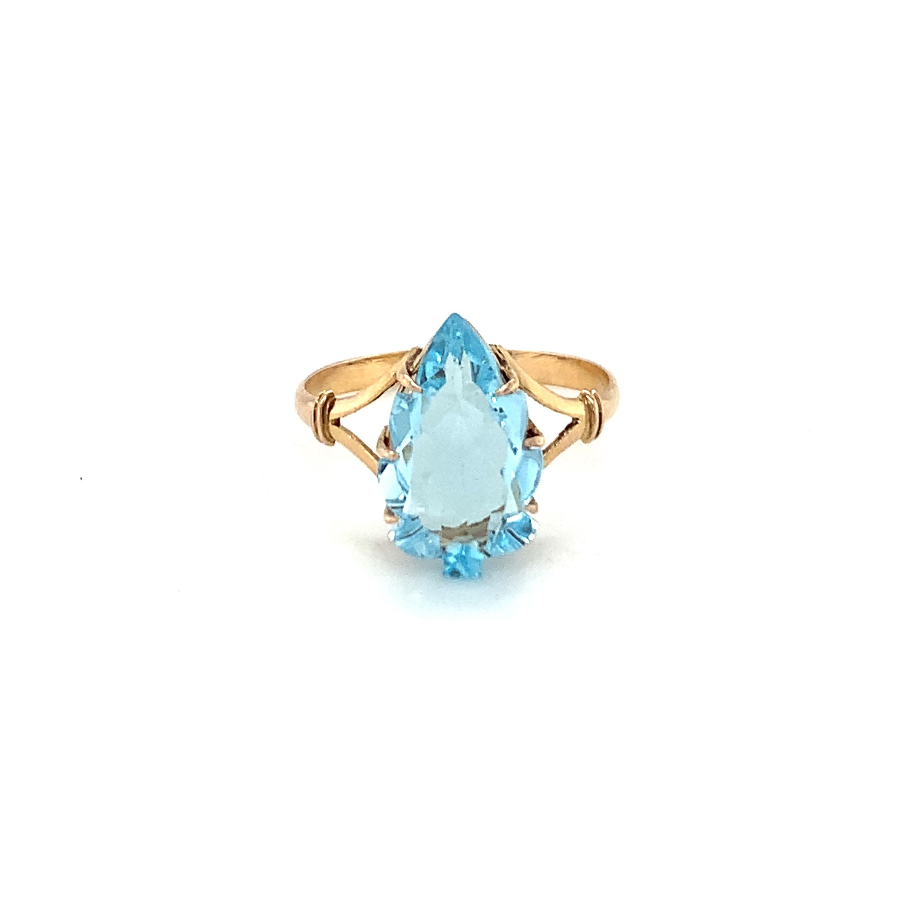 Bague en or jaune 14k sertie d'une topaze bleue en forme de goutte d'eau en vente 2