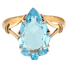 Bague en or jaune 14k sertie d'une topaze bleue en forme de goutte d'eau