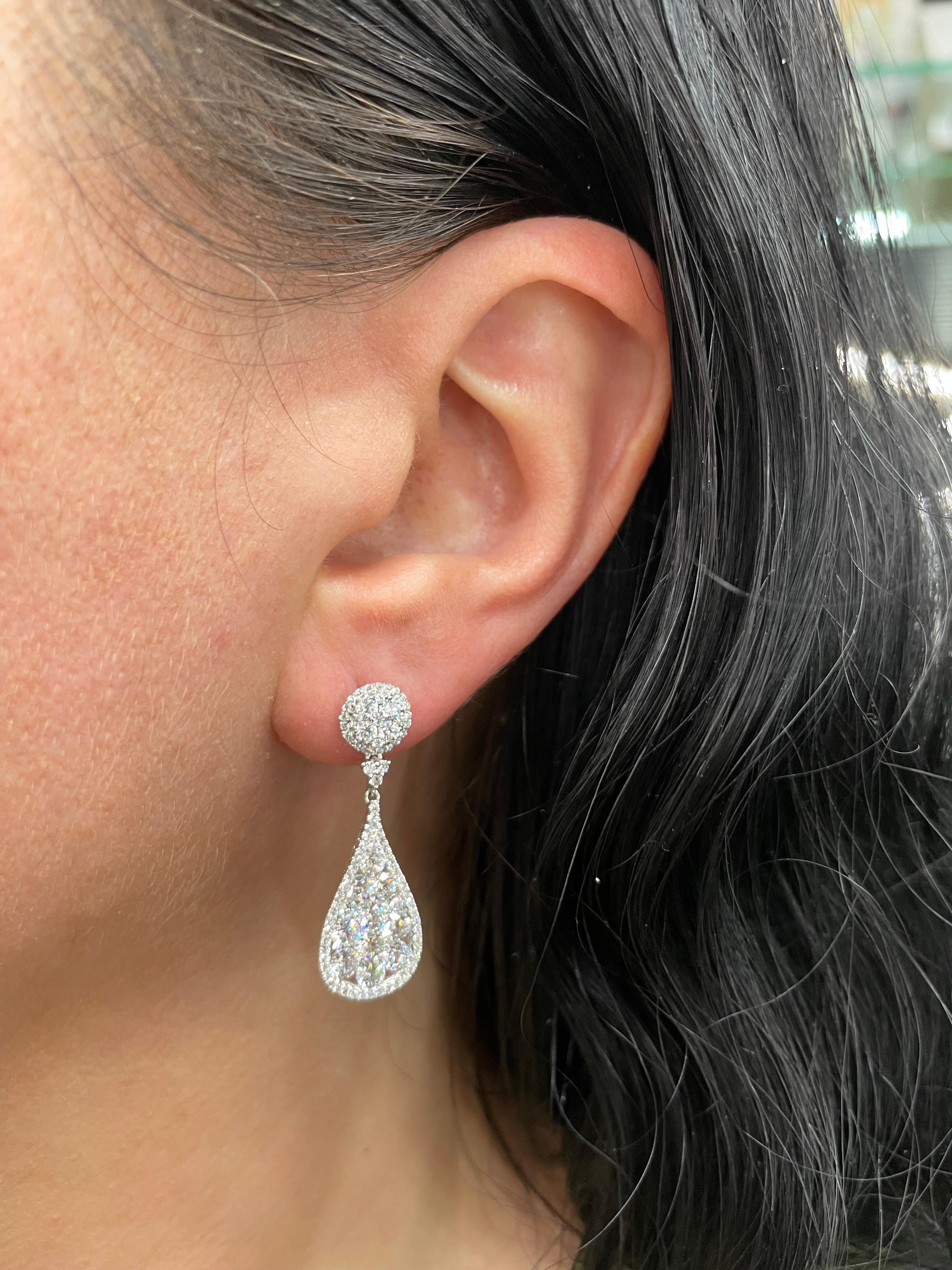 Ohrringe in Tropfenform mit Diamanten 2,75 Karat 18 Karat Weißgold im Zustand „Neu“ im Angebot in New York, NY