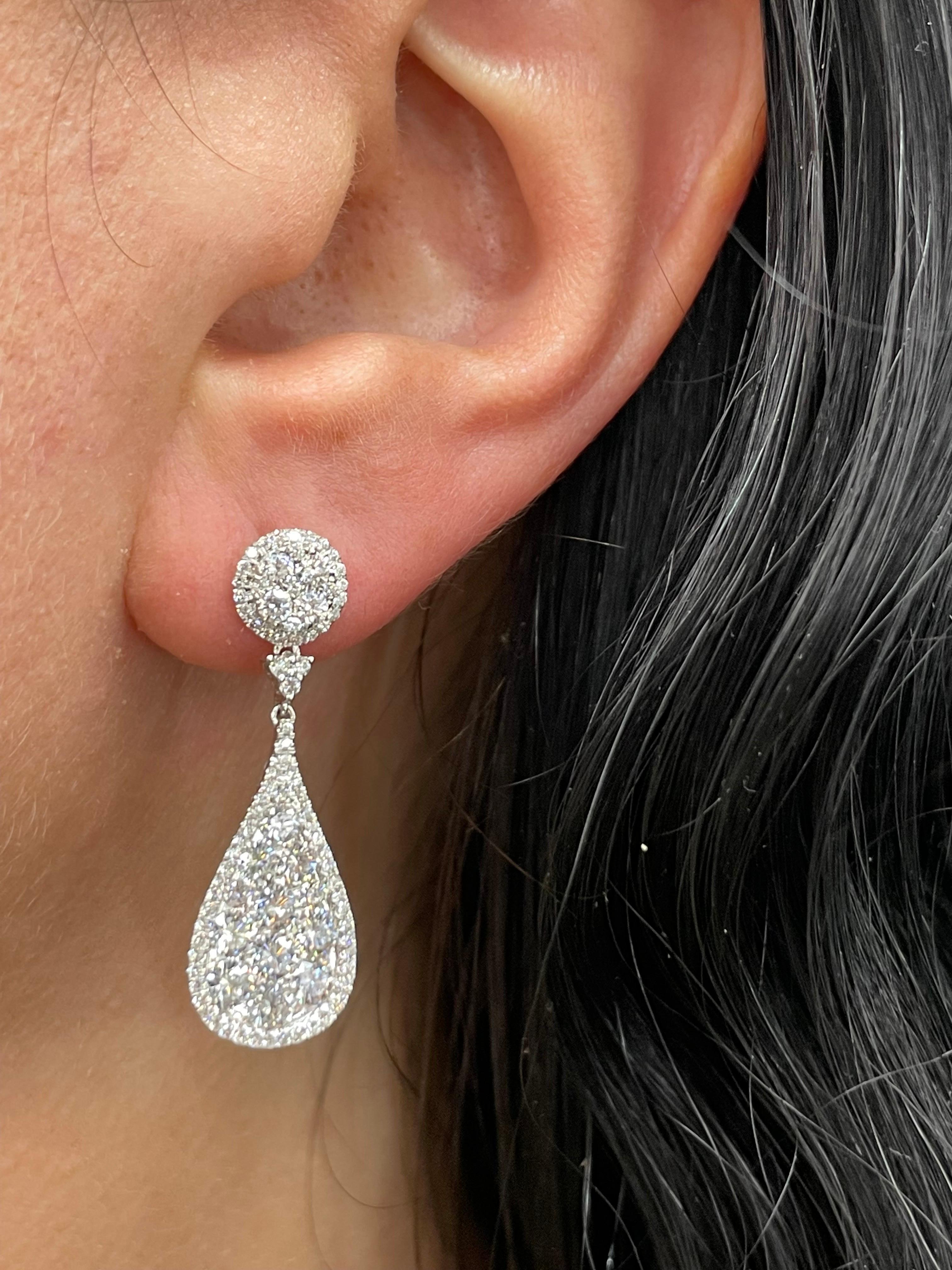 Women's Tear Drop Diamond Shape Earrings 2.75 Carats 18 Karat White Gold For Sale