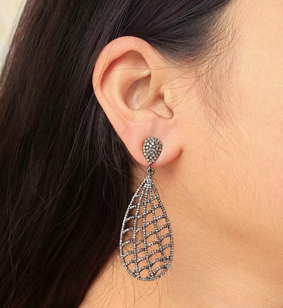 Tear Drop Earring Pave Diamond 925 Silver Fashion Earring Pave Diamond

Additional information:
Base Metal: Sterling Silver, 925 parts per 1000
Main Stone: Diamond
Main Stone Shape: Round
Main Stone Creation: Natural
Main Stone Treatment: Not
