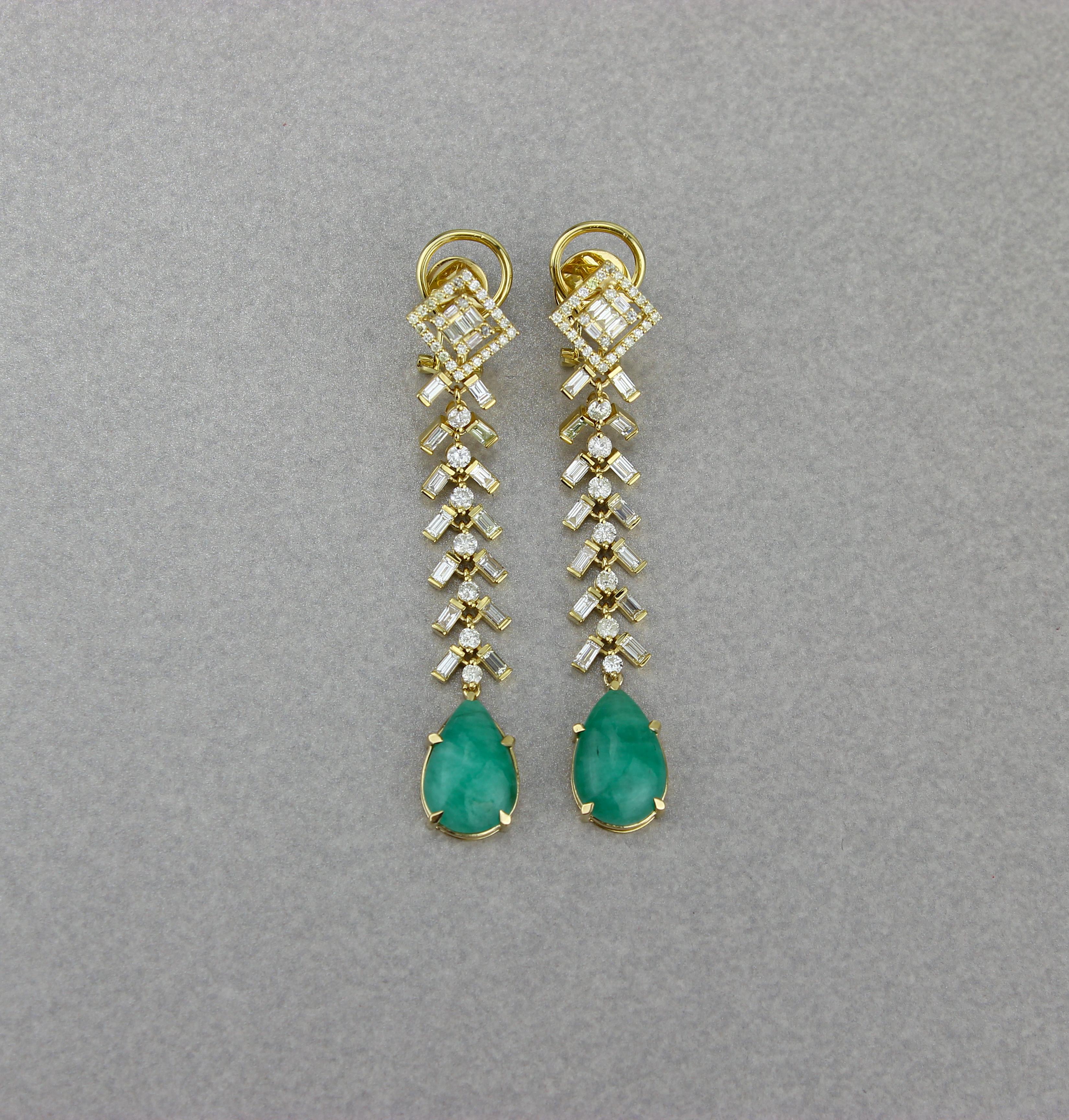 Tear Drop Emerald Gemstone and Diamond Earrings in 18k Solid Gold For Sale 3