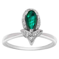 Tear Drop Emerald Ring with Brilliant Round Cut Accent Diamonds Set