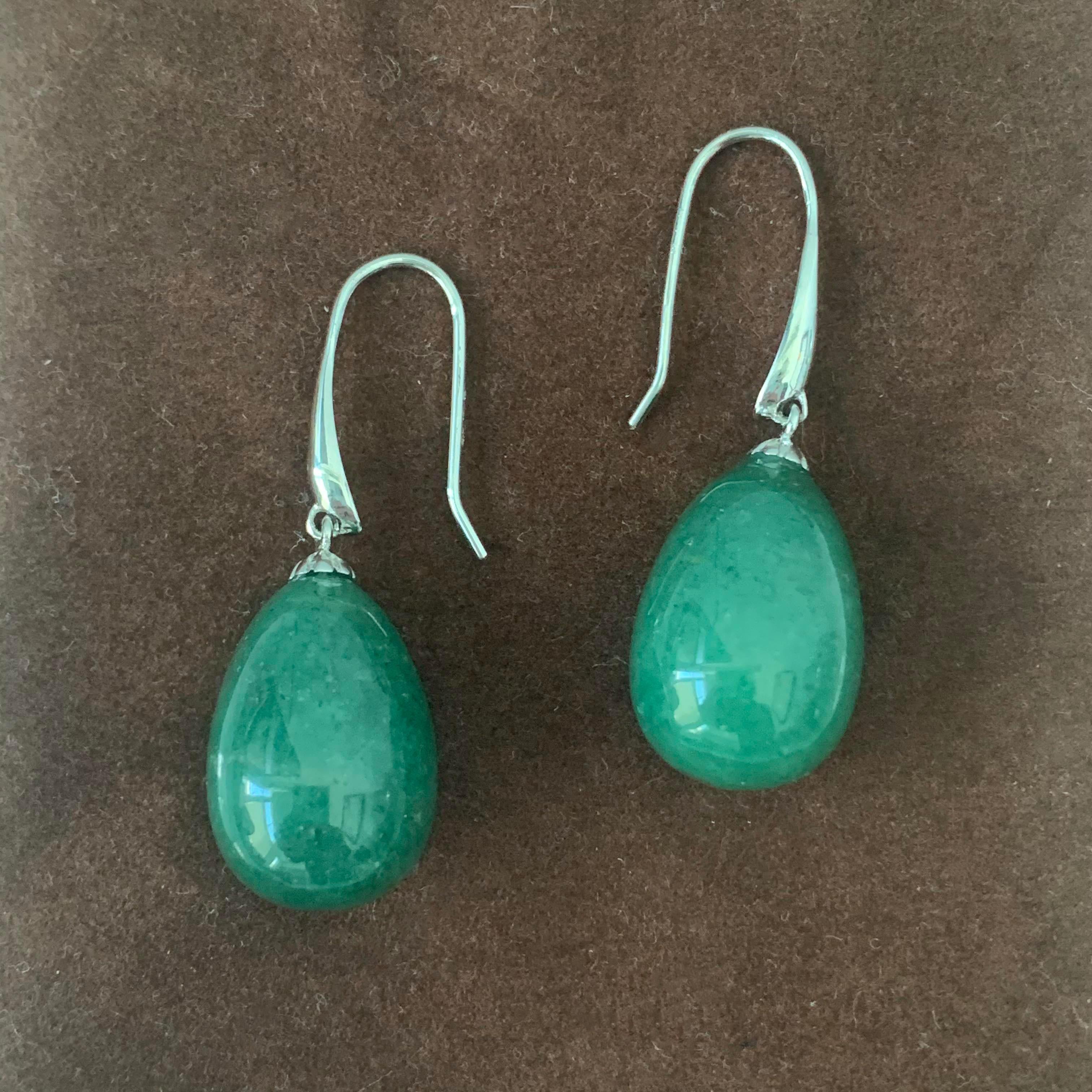 Tear drop Green Agate Hook Earrings In New Condition For Sale In Los Angeles, CA