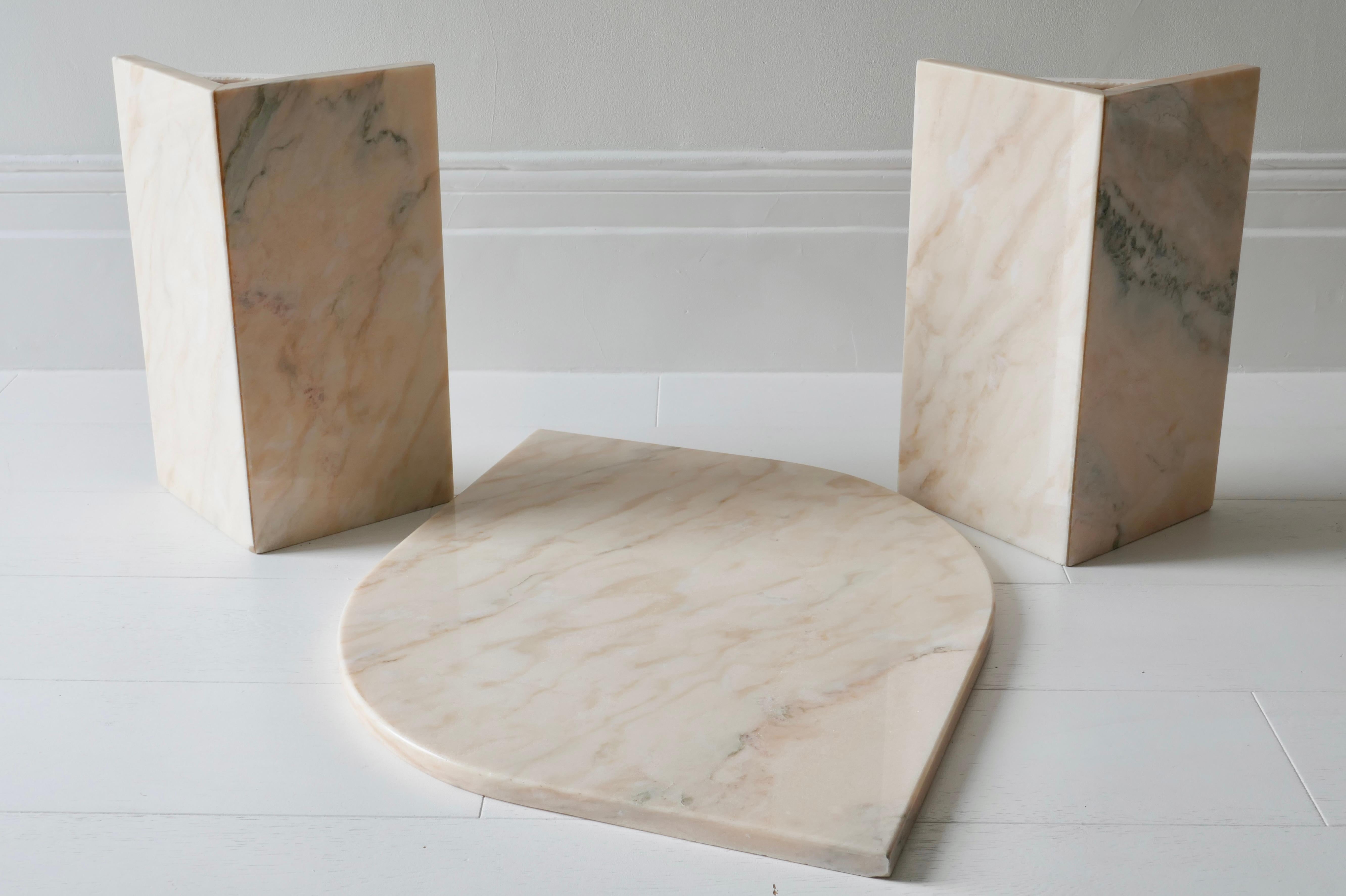 Tear Shaped Coffee Table in Light Pink Marble, Italy 1970s In Good Condition For Sale In London, GB