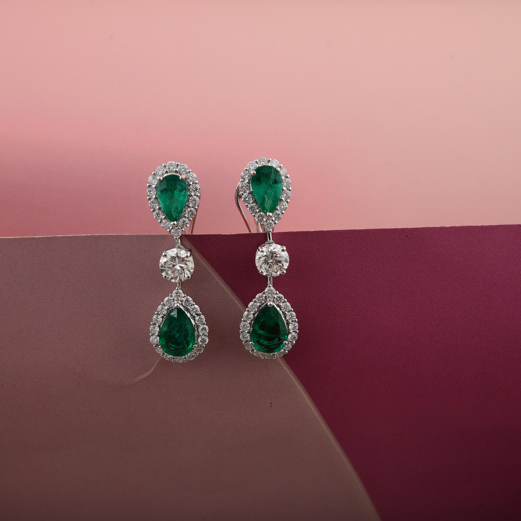 Boucles d'oreilles pendantes en or blanc 14K 6.66Tcw Zambian Emerald Halo Diamond Dangle Earrings Pour femmes en vente