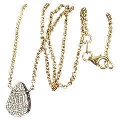 Collier pendentif en or jaune 14 carats avec diamants baguettes en forme de larme
