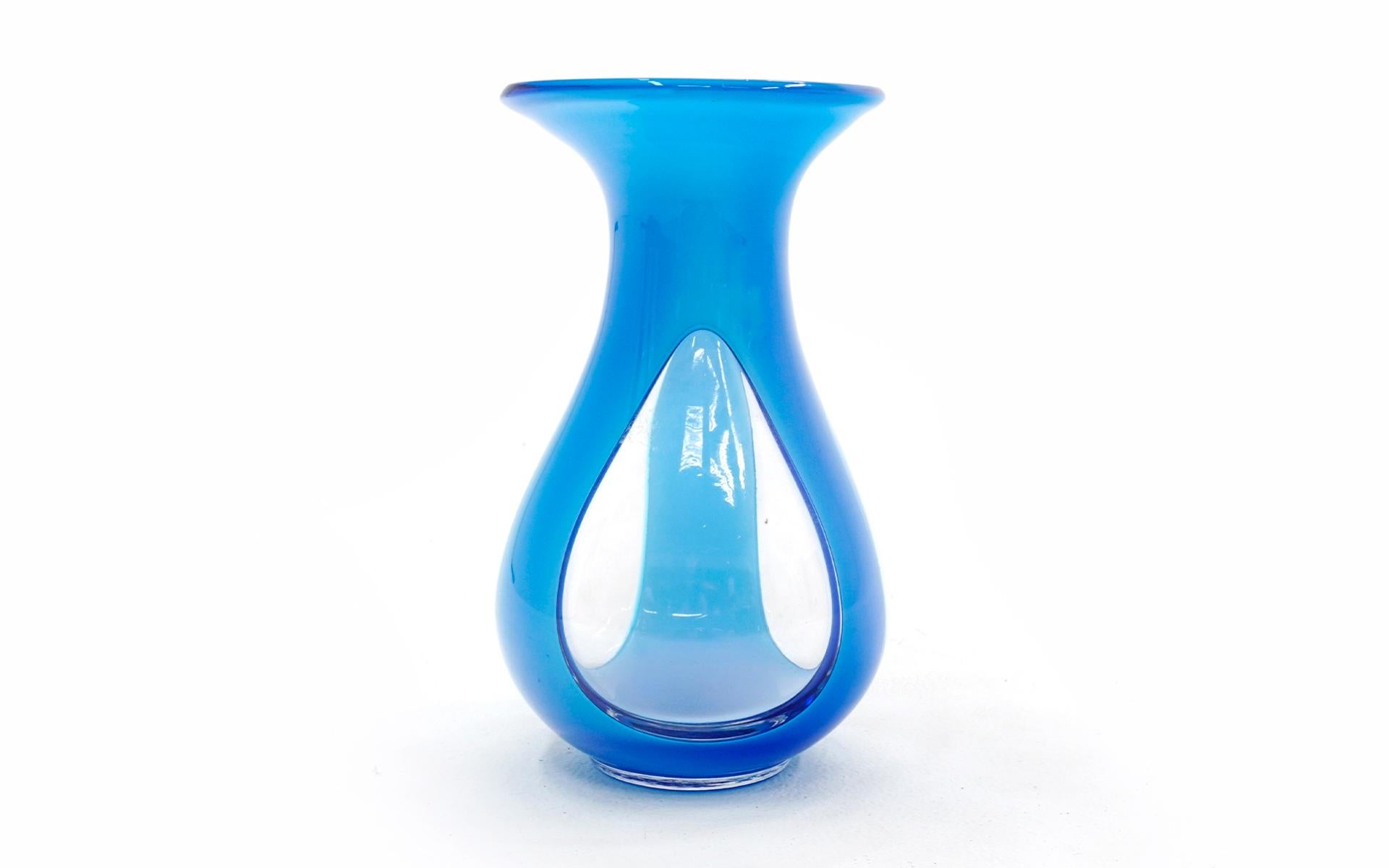 Mid-Century Modern Teardrop Blue Art Glass Vase, Excellent Condition For Sale