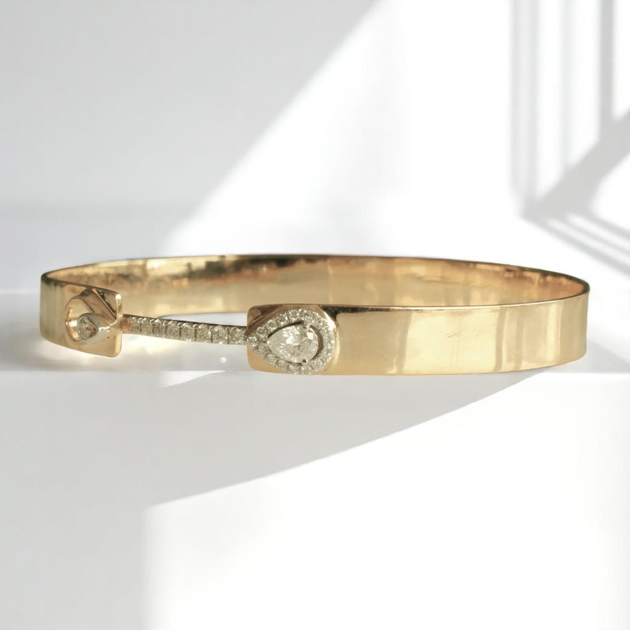 Teardrop Bridge Diamond Bangle in 14k Solid Gold (Certified) In New Condition For Sale In New Delhi, DL
