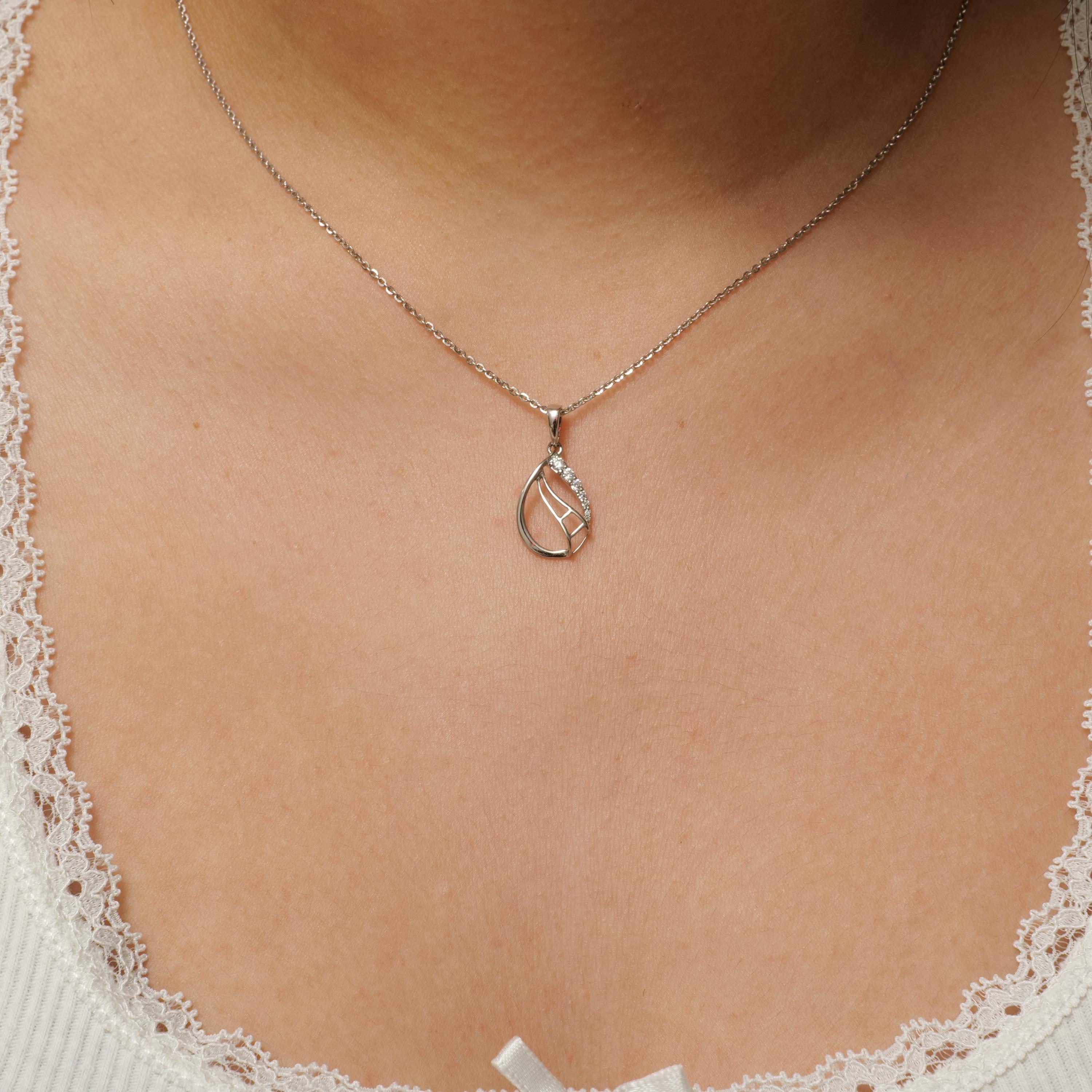 Round Cut Teardrop Diamond Pendant Necklace in 14k Solid Gold (Certified) For Sale