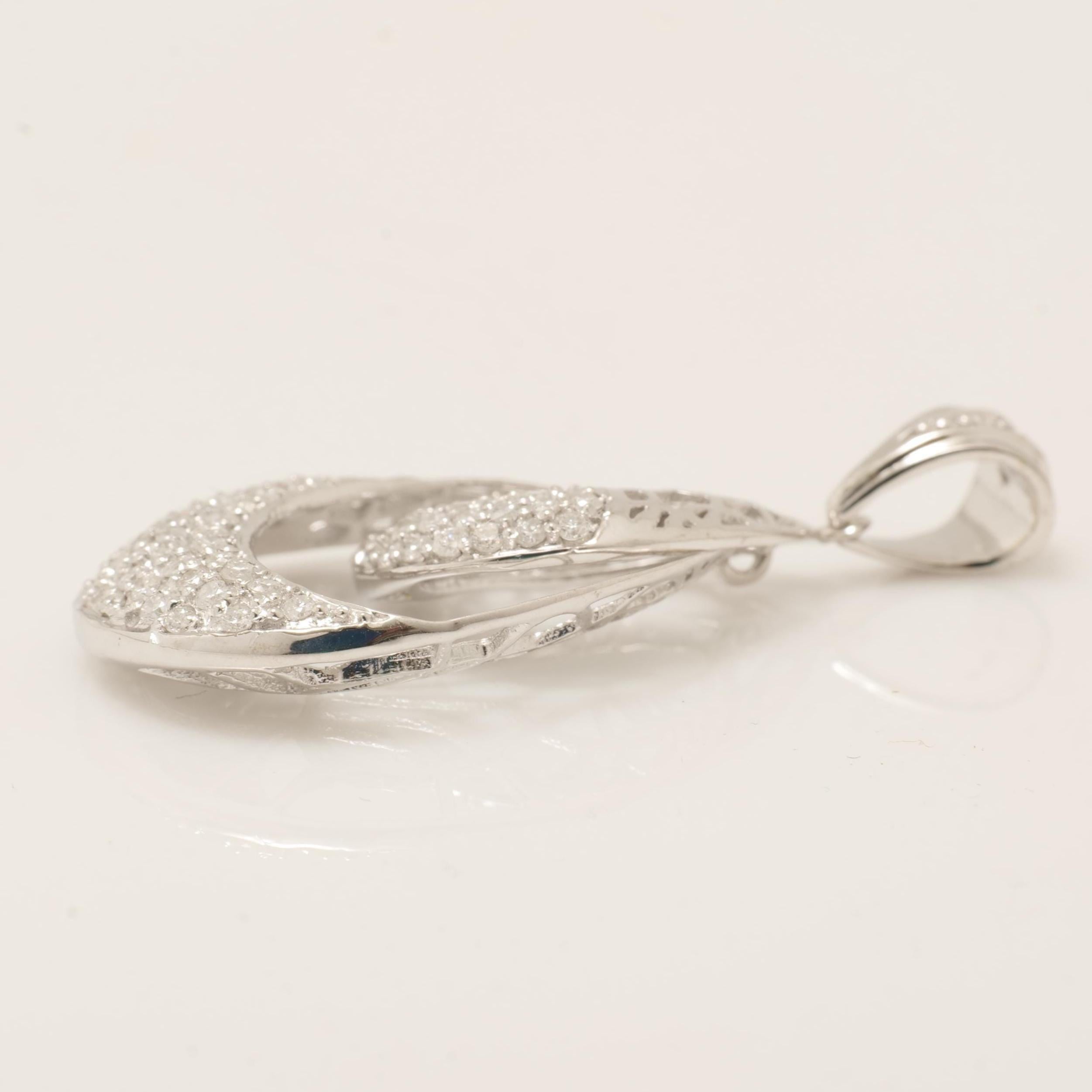Teardrop Diamond Pendant Necklace in 14k Solid Gold (Certified) In New Condition For Sale In New Delhi, DL