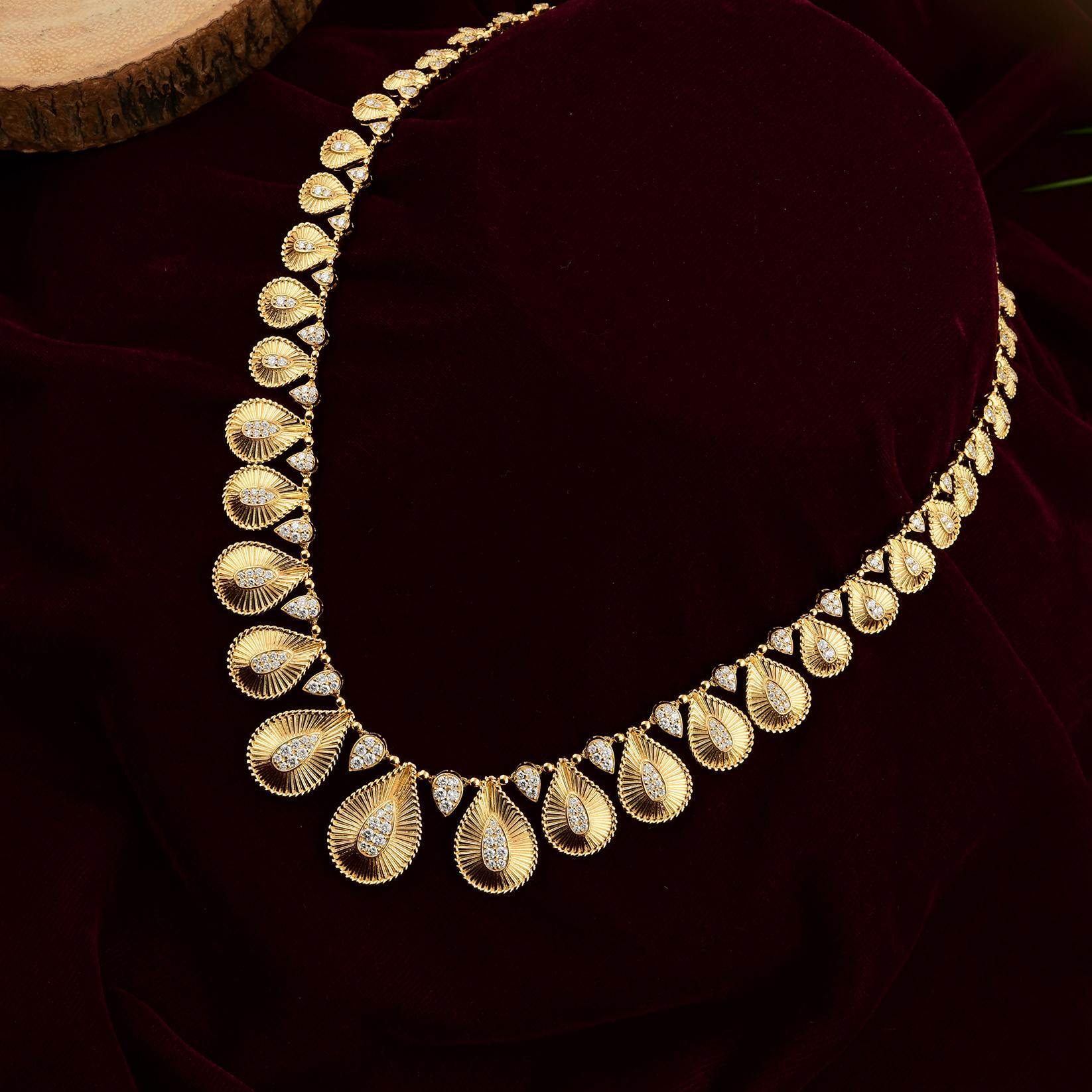 Round Cut Teardrop Diamond Studded 18k Yellow Gold Choker Necklace Fine Bridal Jewelry For Sale