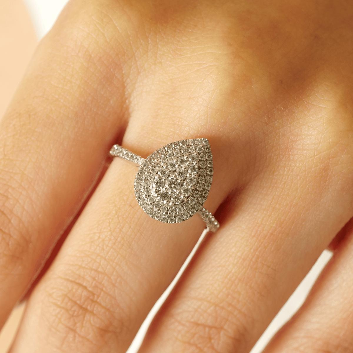 Teardrop Halo Naturdiamant Halo Ring in 14K massivem Gold (zertifiziert) (Art déco) im Angebot