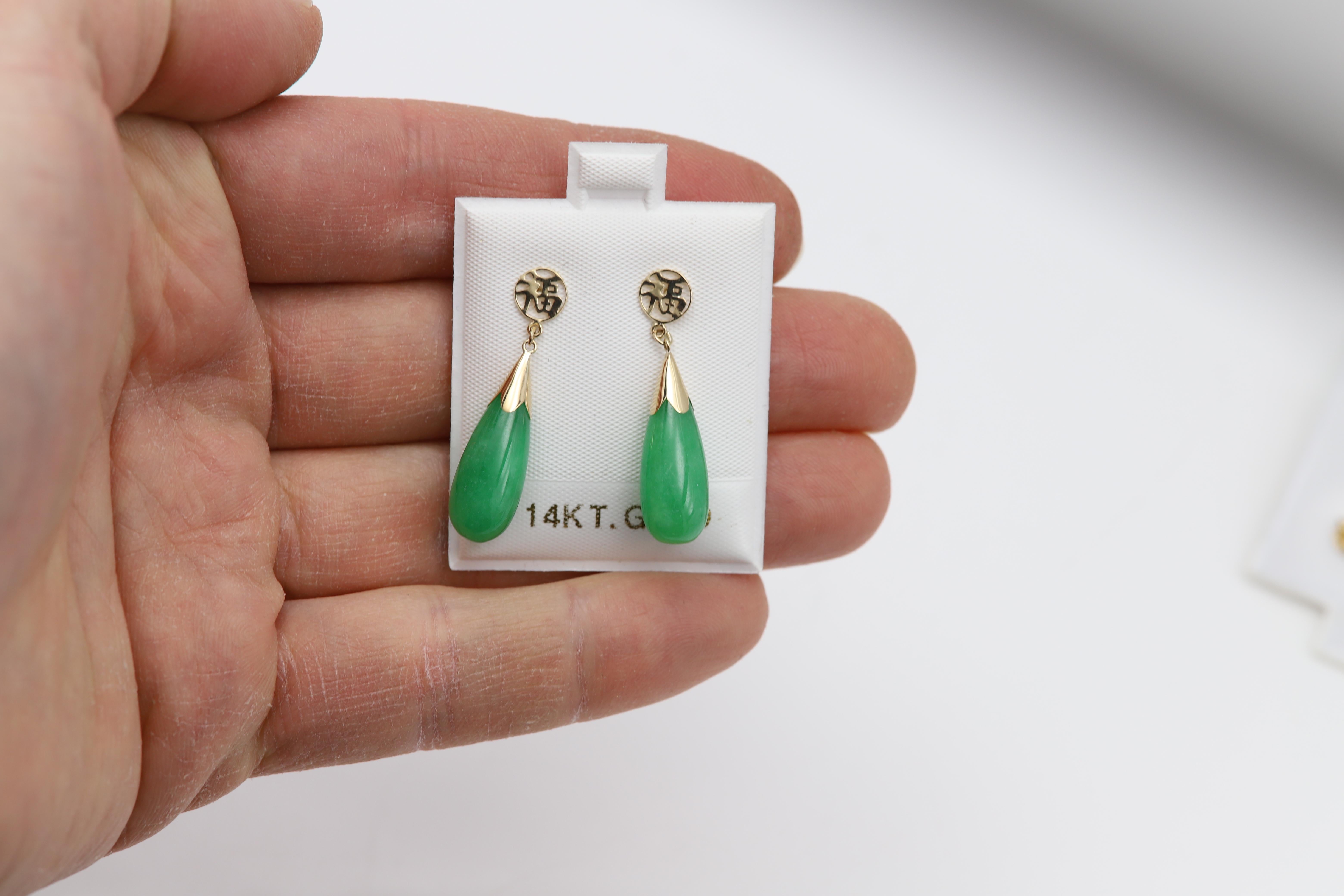 Beautiful Jade Drop Earrings
14k Yellow Gold 
Natural jade with color treated (standard common).
overall weight 4.6 grams.
Shape: teardrop / Pear
Size: approx  Stone size 30 mm long and 8mm width in in the widest area
Approx 1' inch ling
Backs: