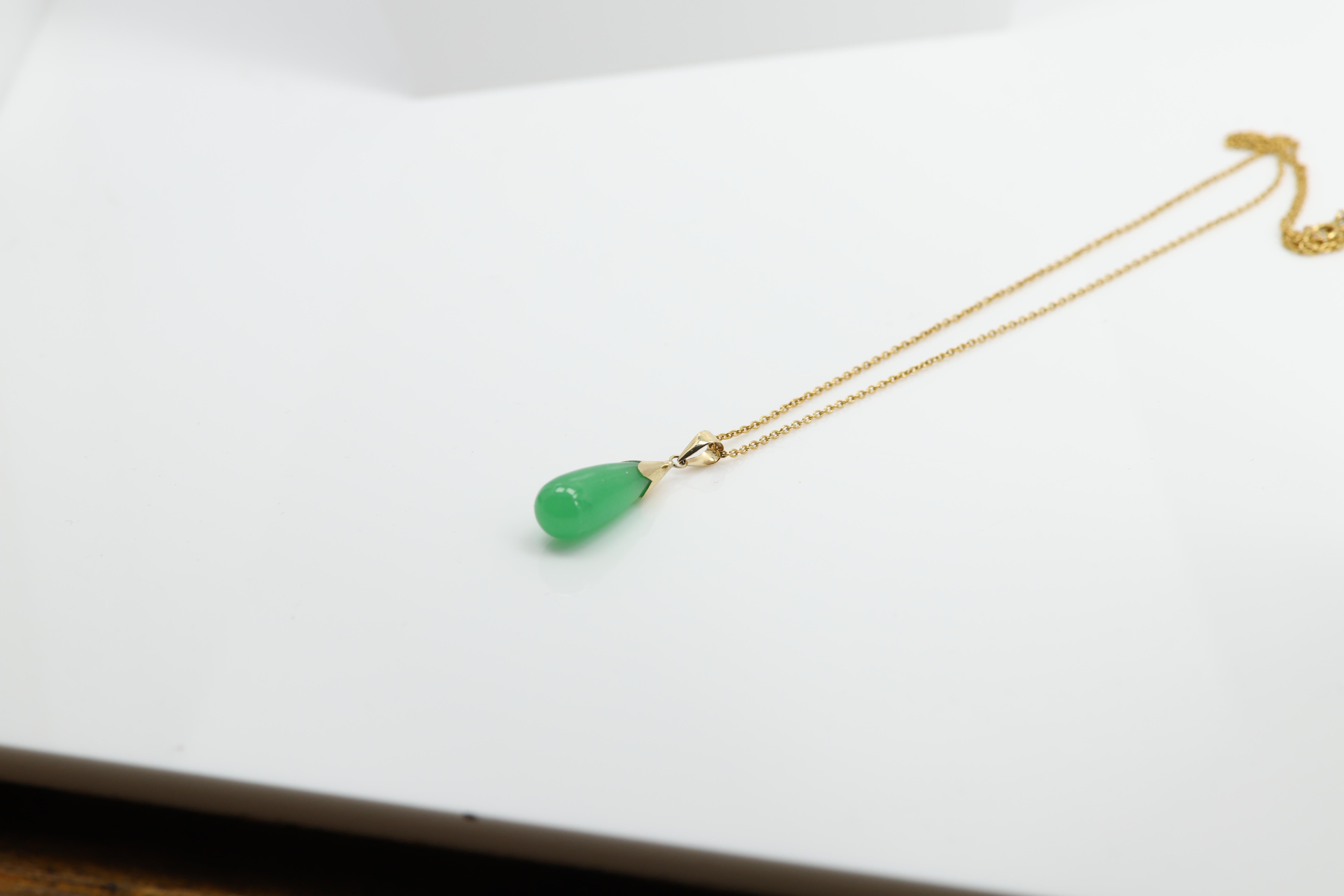 Teardrop Jade Pendant 14 Karat Yellow Gold Green Jade Jewelry In New Condition For Sale In Brooklyn, NY