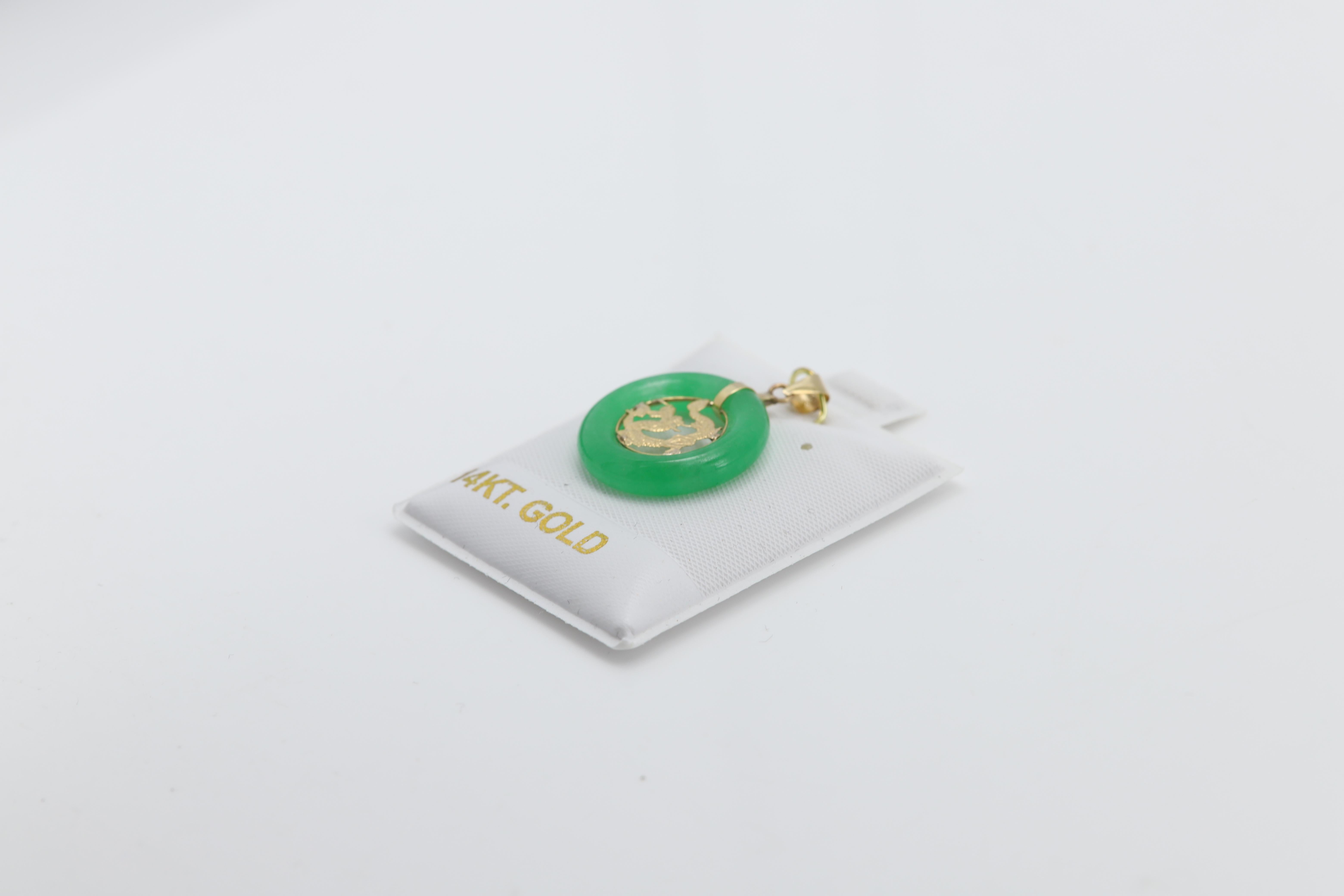 Teardrop Jade Pendant 14 Karat Yellow Gold Green Jade Jewelry For Sale 1