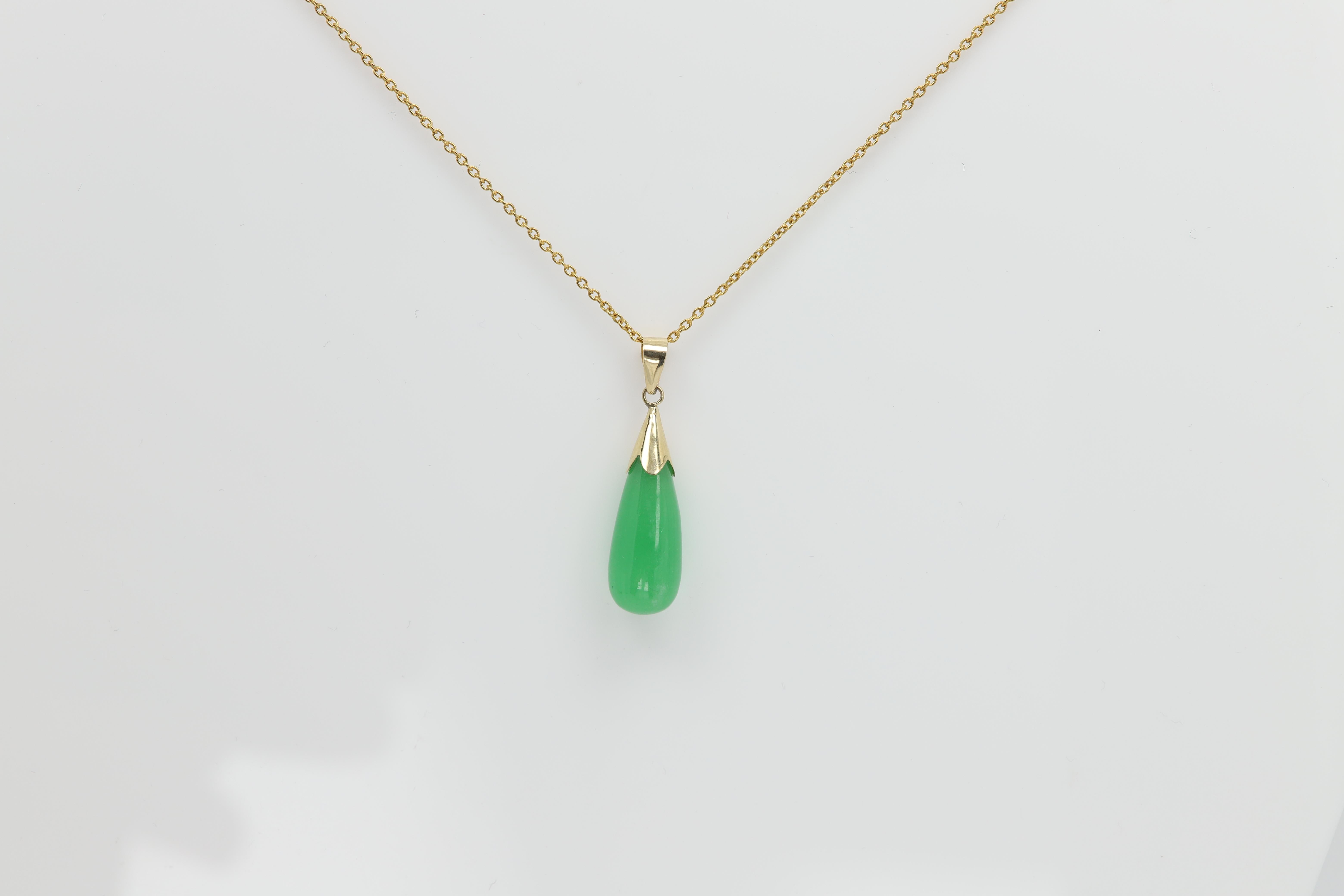 Teardrop Jade Pendant 14 Karat Yellow Gold Green Jade Jewelry For Sale 2