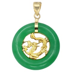 Pendentif en or jaune 14 carats et jade vert en forme de larme