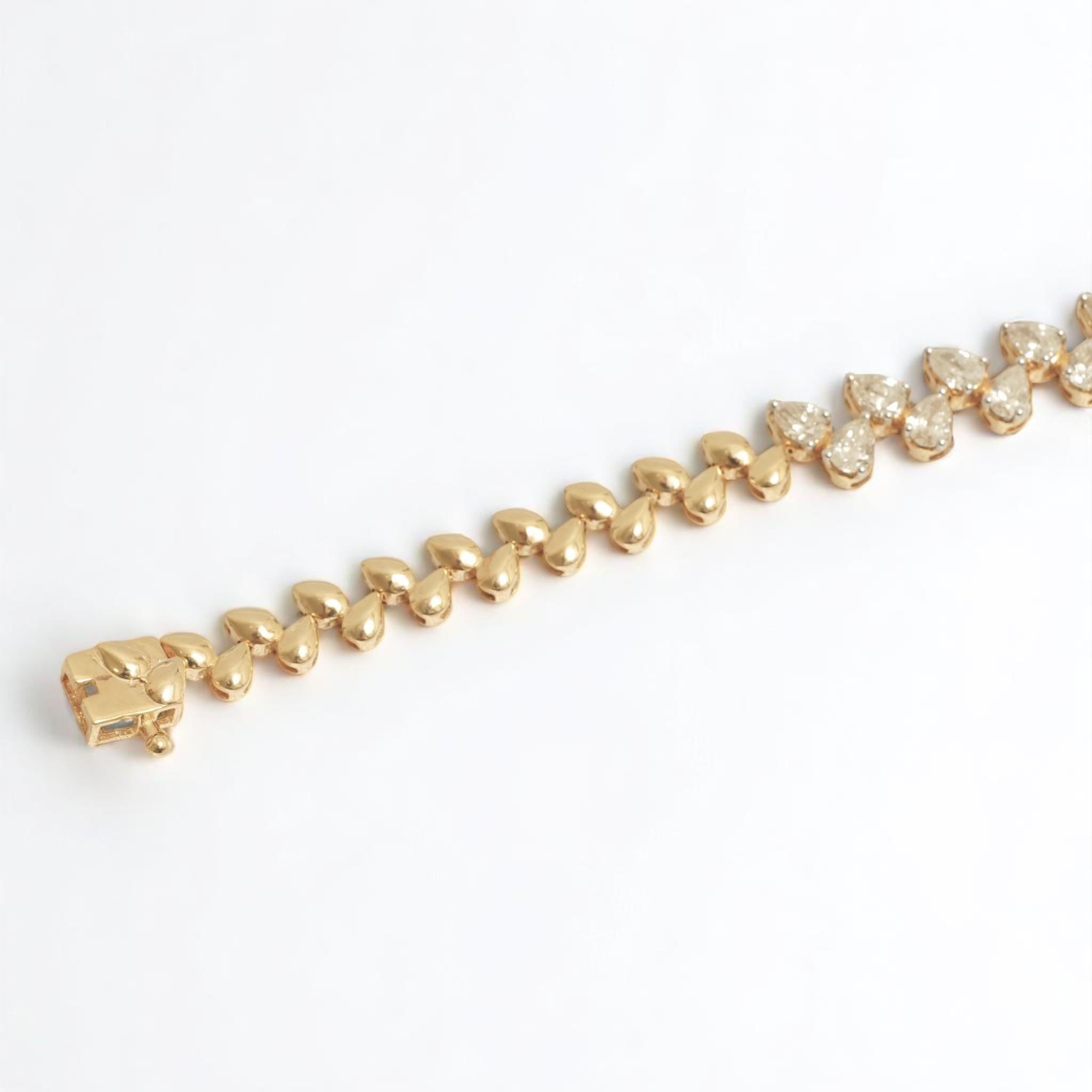 Teardrop Link Diamond Tennis Bracelet in 14k Solid Gold (Certified) In New Condition For Sale In New Delhi, DL