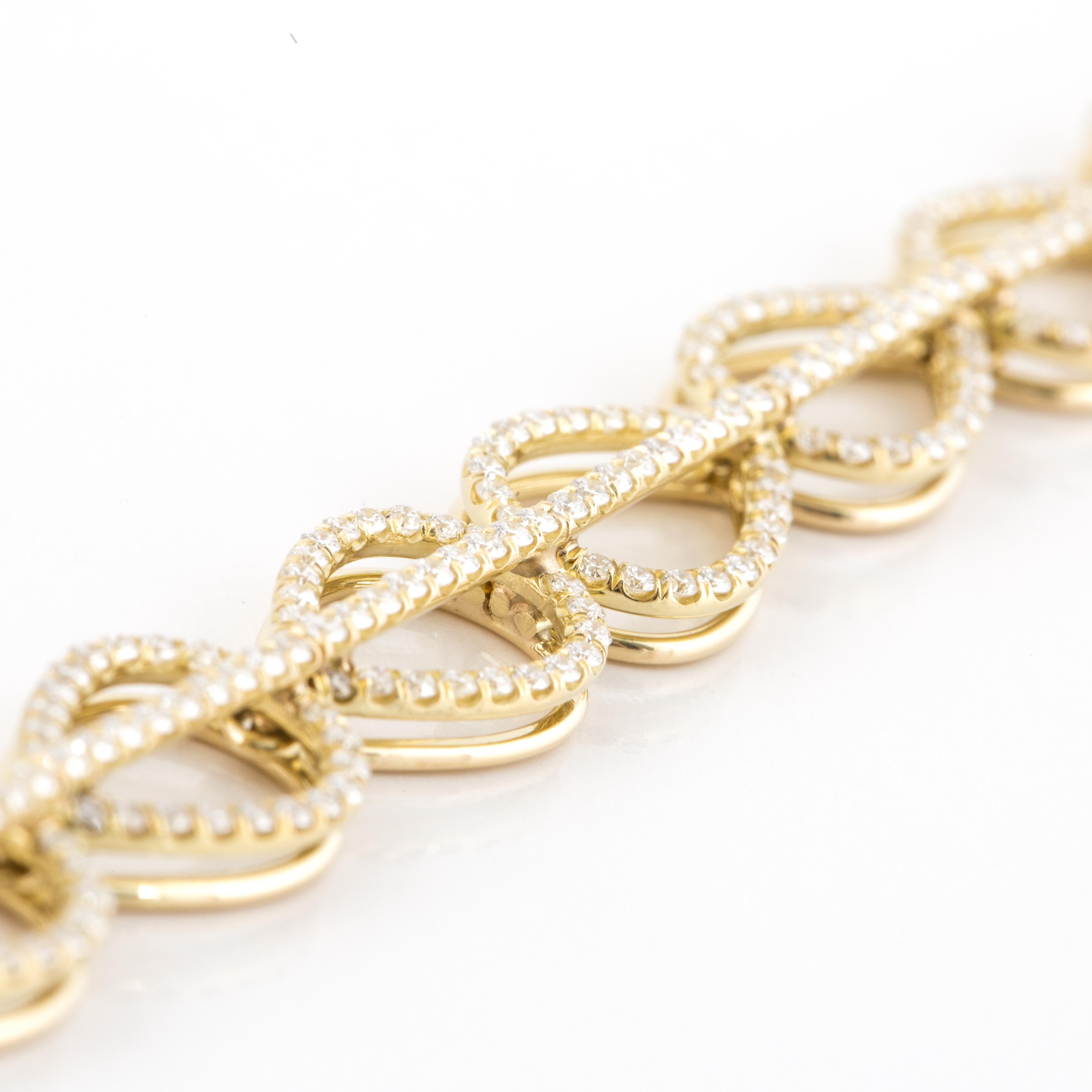 Teardrop Link Necklace with Diamonds in 18 Karat Yellow Gold In Good Condition In Houston, TX