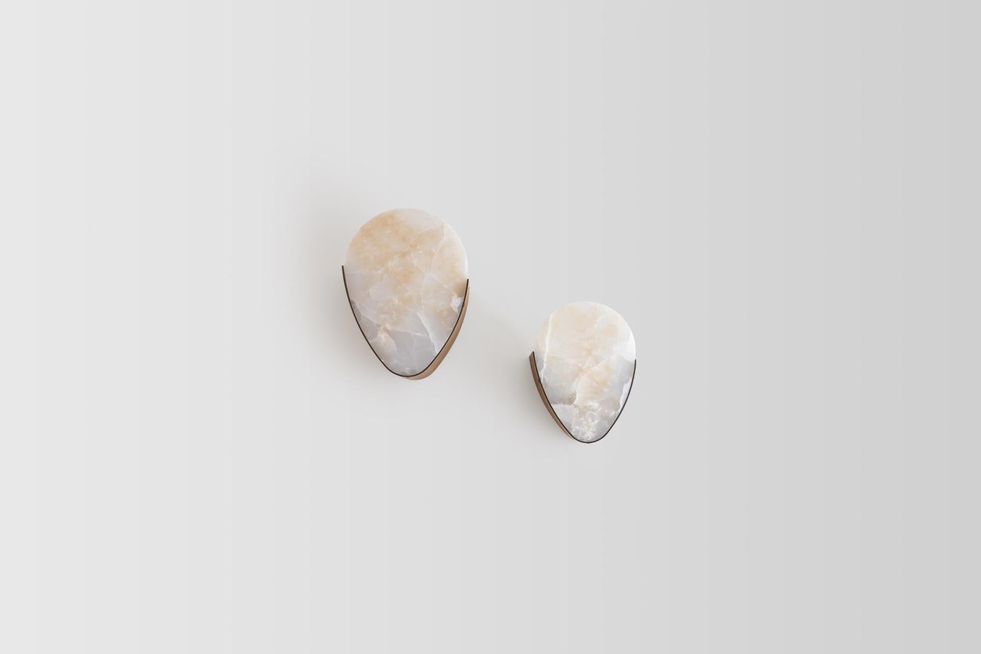 Lámpara de pared Teardrop Marble de Atra Design Latón en venta