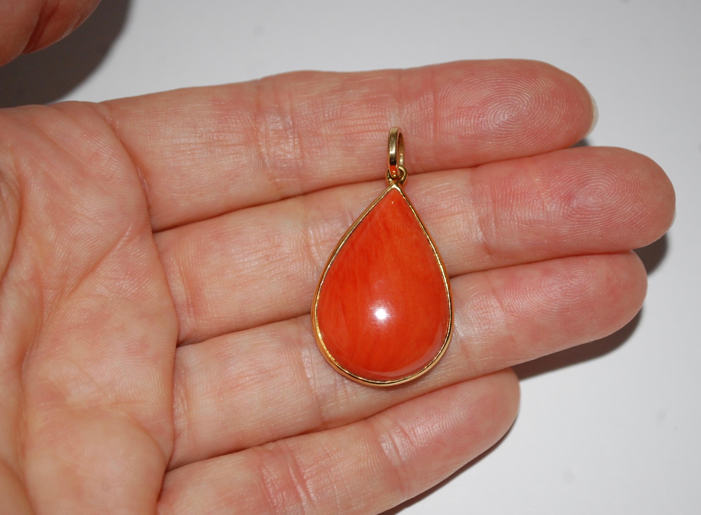 Oval Cut Large Italian 14k Gold Teardrop Natural Coral Pendant  For Sale