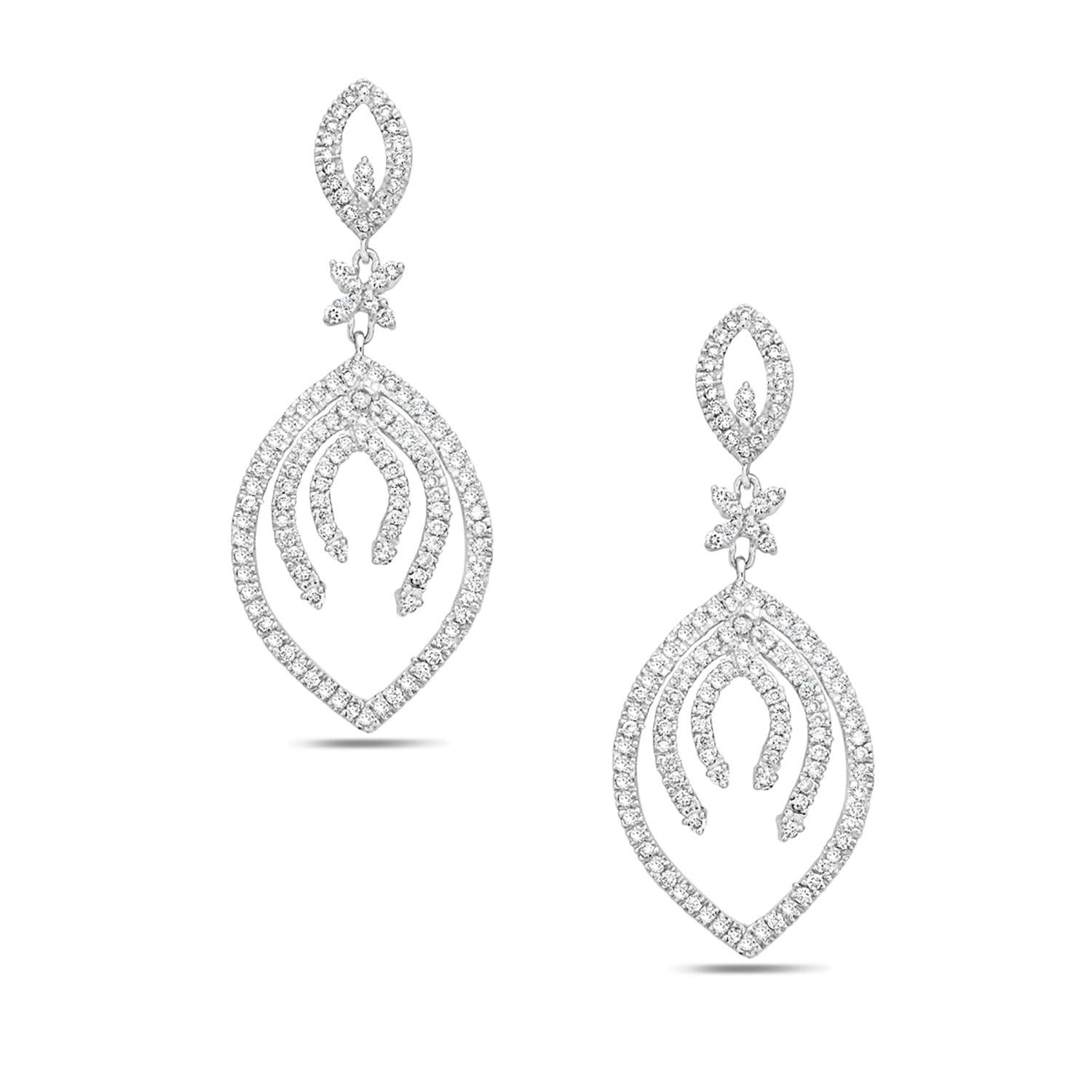 Teardrop Shaped Dangle Earring with Brilliant Cut Diamonds in 18k White Gold In New Condition For Sale In New York, NY