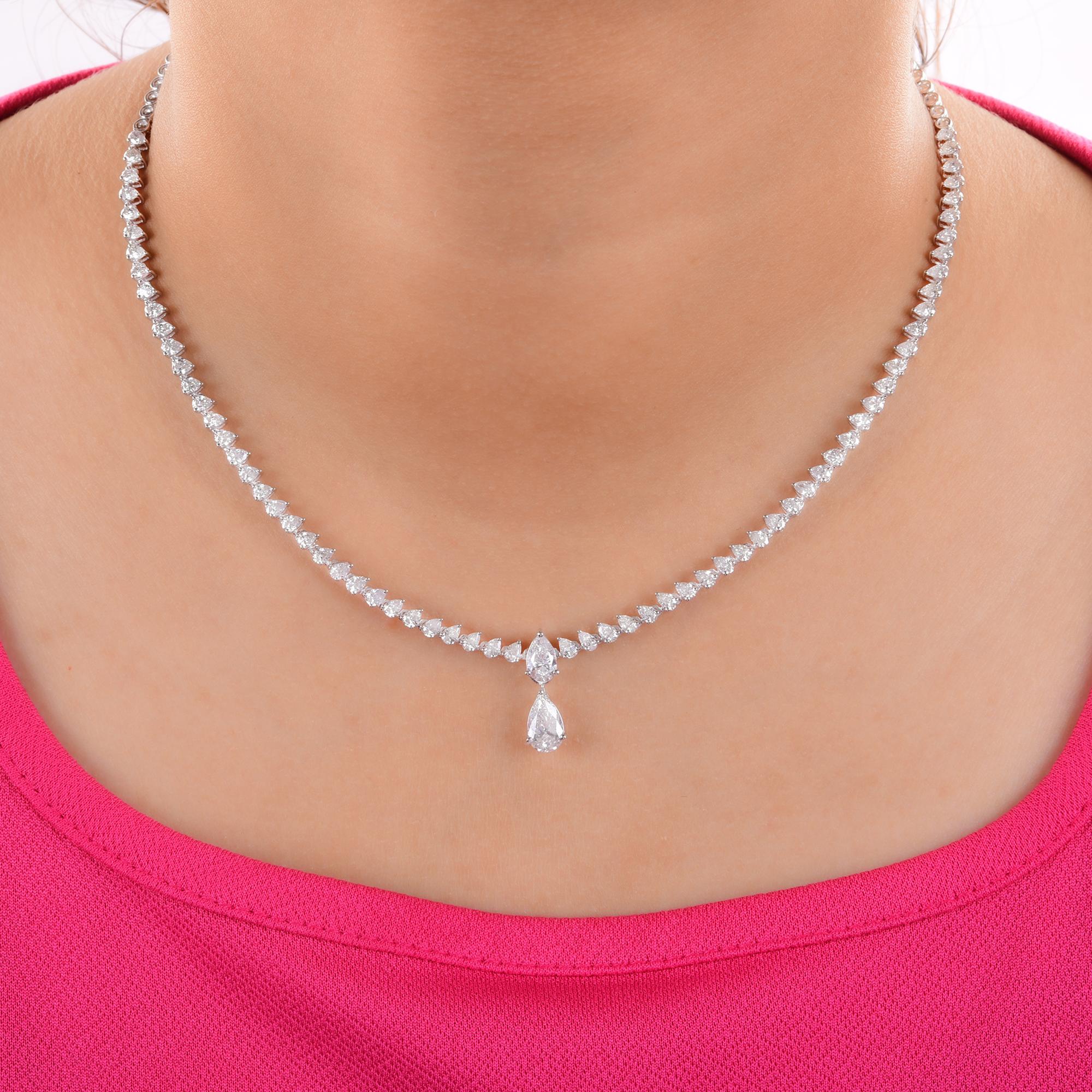 Collana nuziale con diamanti a goccia SI/H 6,63 carati per donna Gioielli in oro bianco 14k
Questa collana presenta una delicata sequenza di diamanti a forma di pera splendidamente disposti che si assottigliano gradualmente lungo la scollatura,