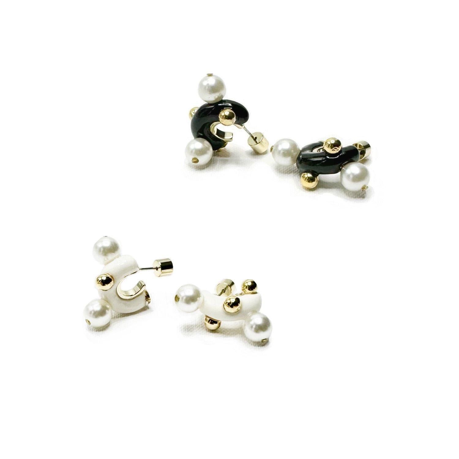 Boucles d'oreilles perles de neige TEARDROP Neuf - En vente à Brooklyn, NY