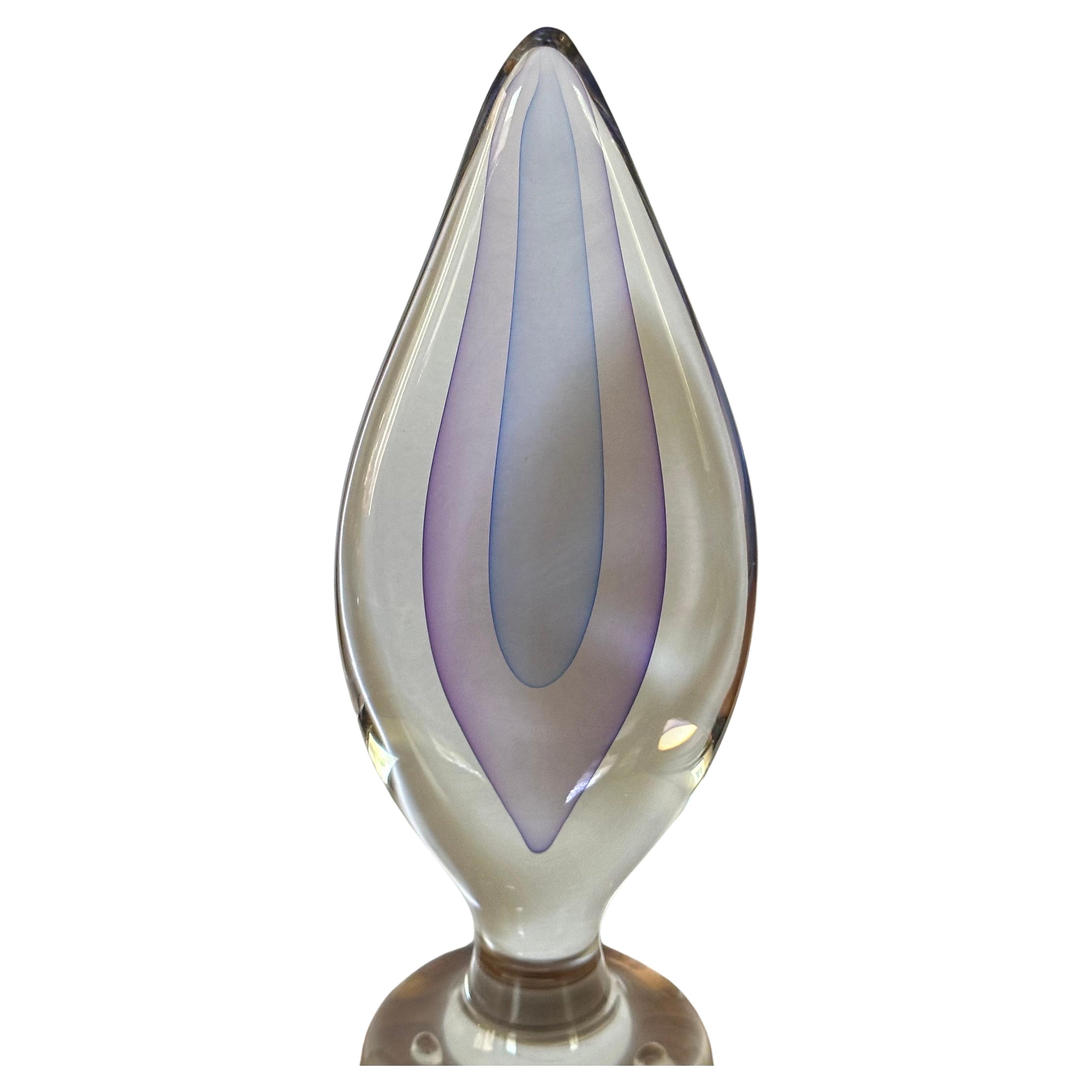 Bellissima scultura in vetro artistico di Murano Glass Sommerso a goccia, anni '80 circa.  Il pezzo è in ottime condizioni, senza scheggiature o crepe, misura 4,25