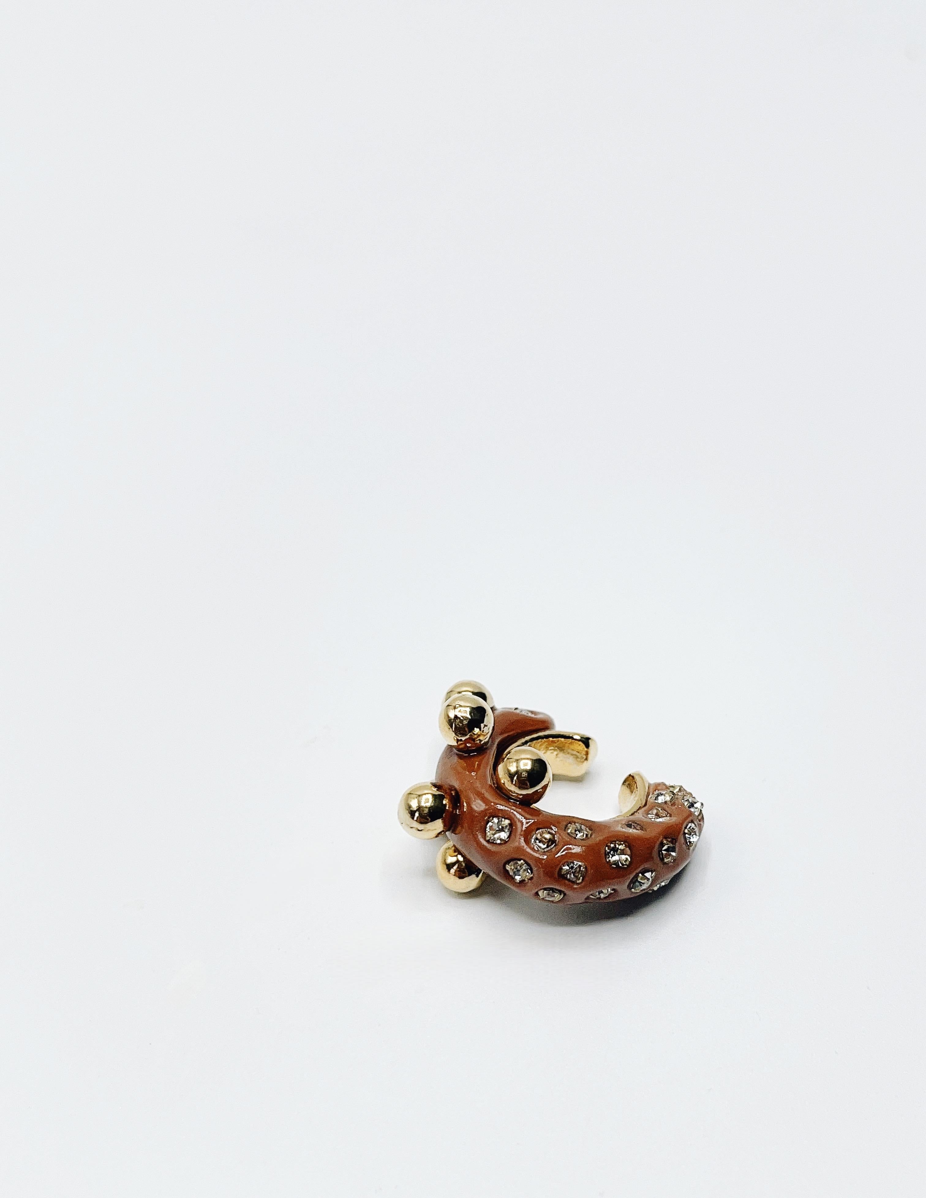 Work Serial No. 1110301235001
This item is Single Ear-cuff.

Hannayoo Works has created the Hand-Crafted Ear-Objects.
 Teardrops ear cuffs were found passing the Pandemic, hoping all tears turn to happiness. The primary material of the Objects is