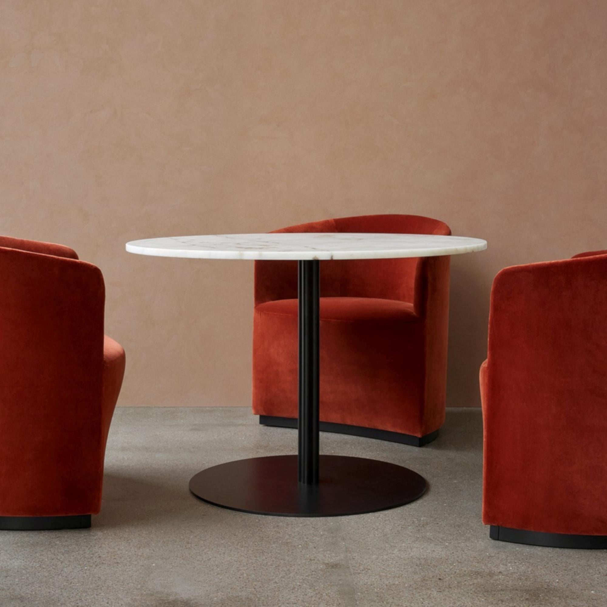 Scandinavian Modern Tearoom Club Chair in Red Velvet 'CA7832/062'