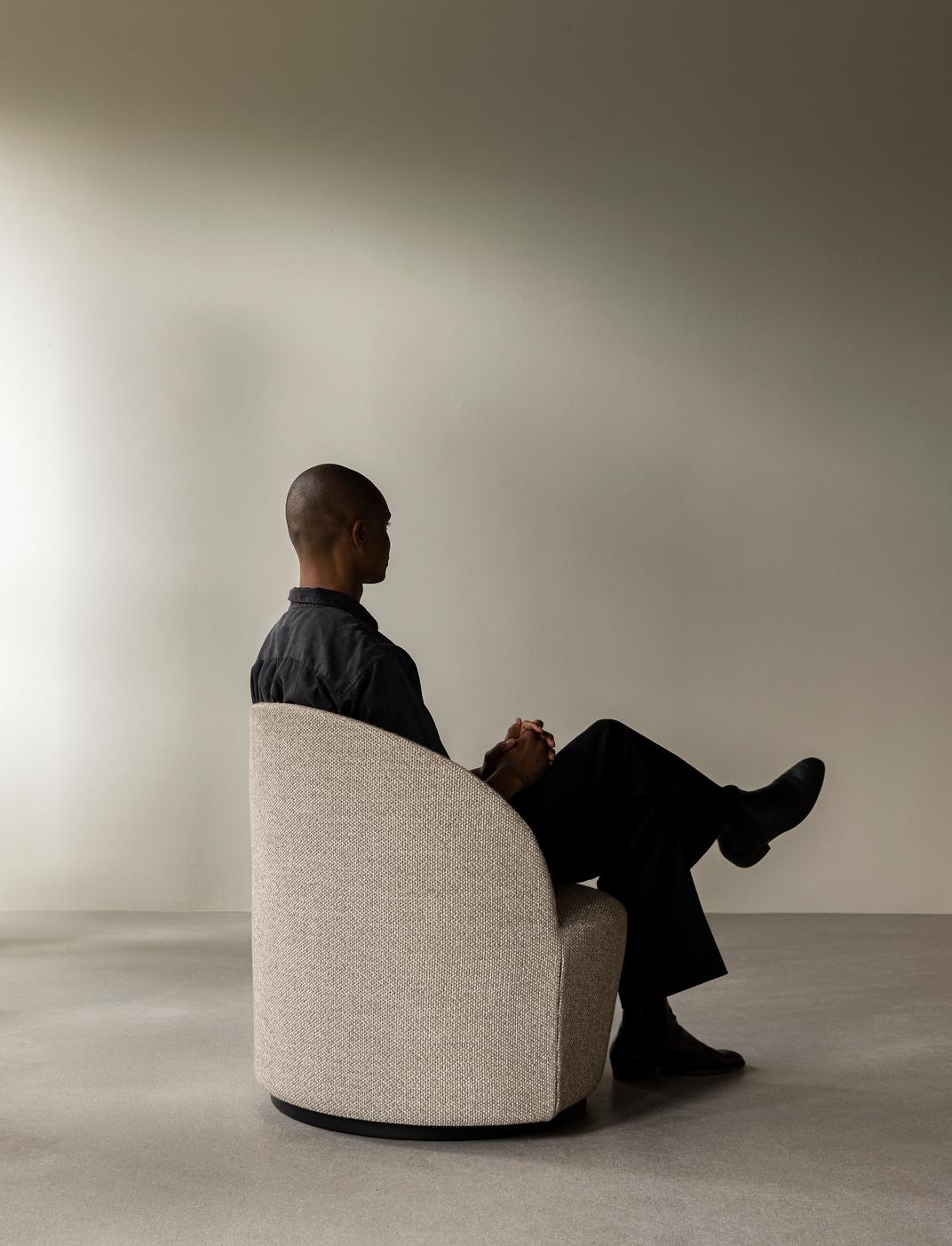 Tearoom Lounge Chair, Swivel w/Return, in Kvadrat Safire 004, by Nick Ross, Audo For Sale 1