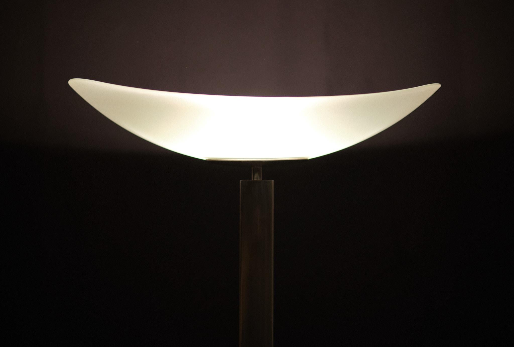 Fine XX secolo Lampada da terra Tebe di Ernesto Gismondi per Artemide, anni '80