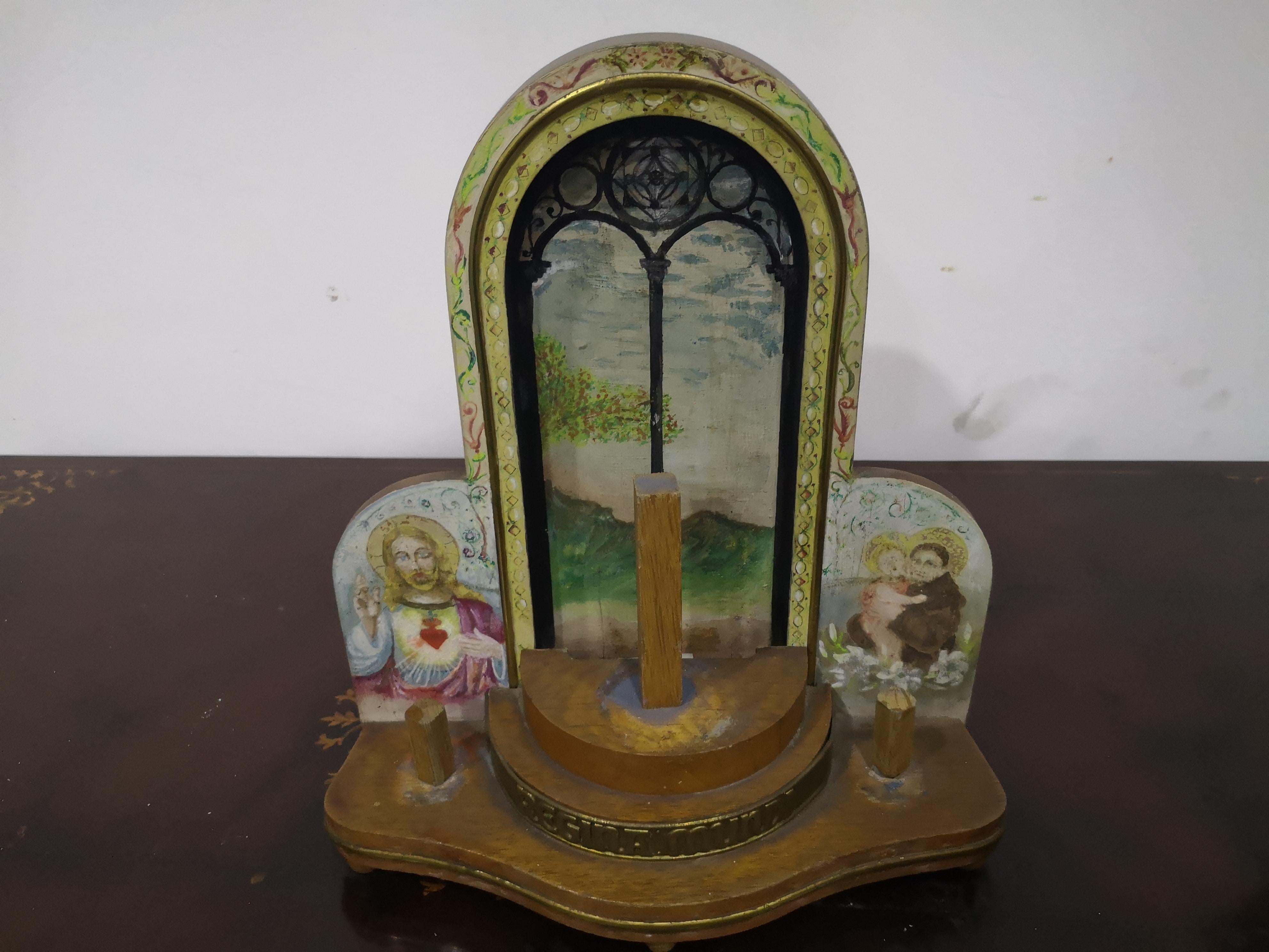 Wooden reliquary with bronze Madonna and Angels with Carillon 1930s For Sale 8