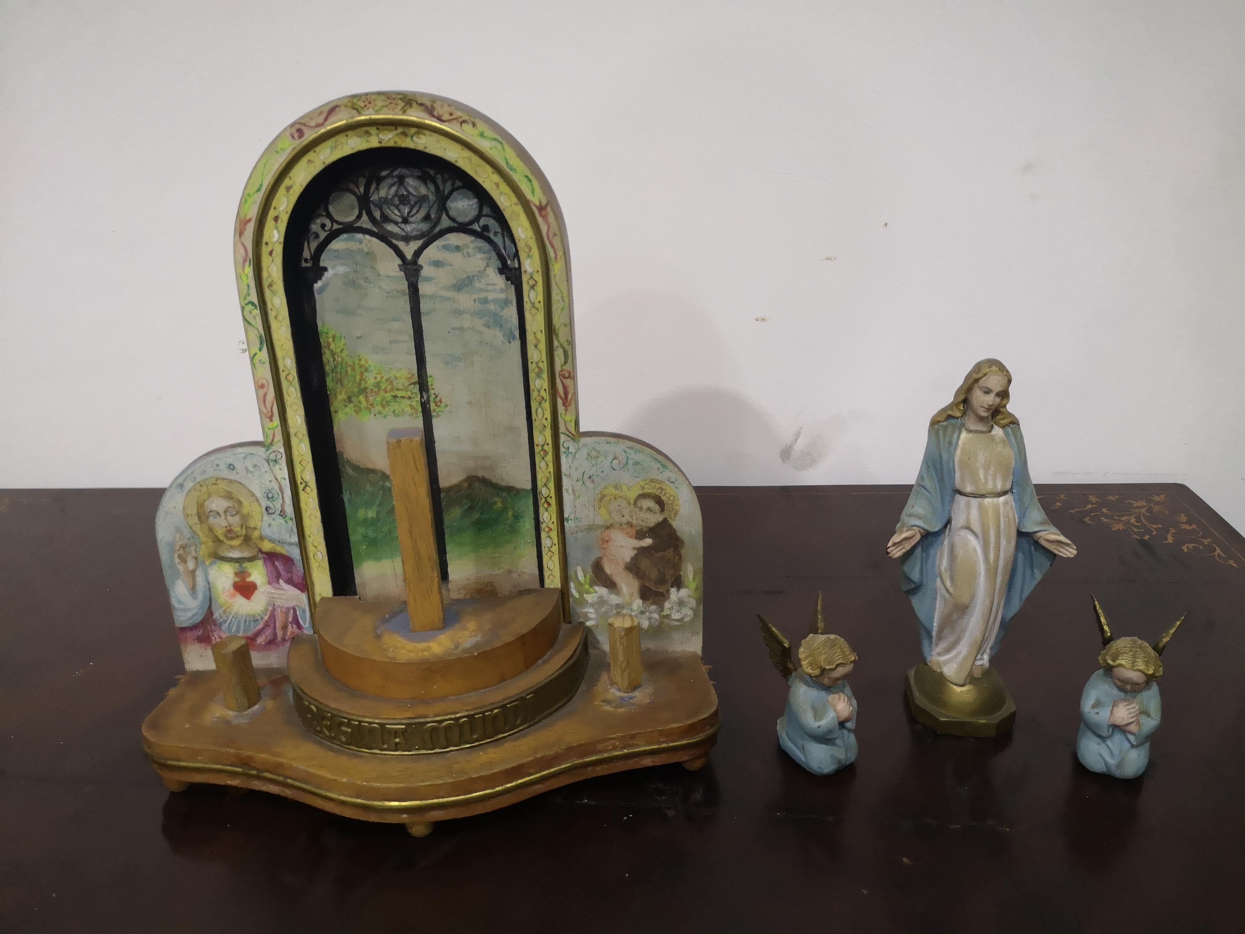 Wooden reliquary with bronze Madonna and Angels with Carillon 1930s For Sale 13