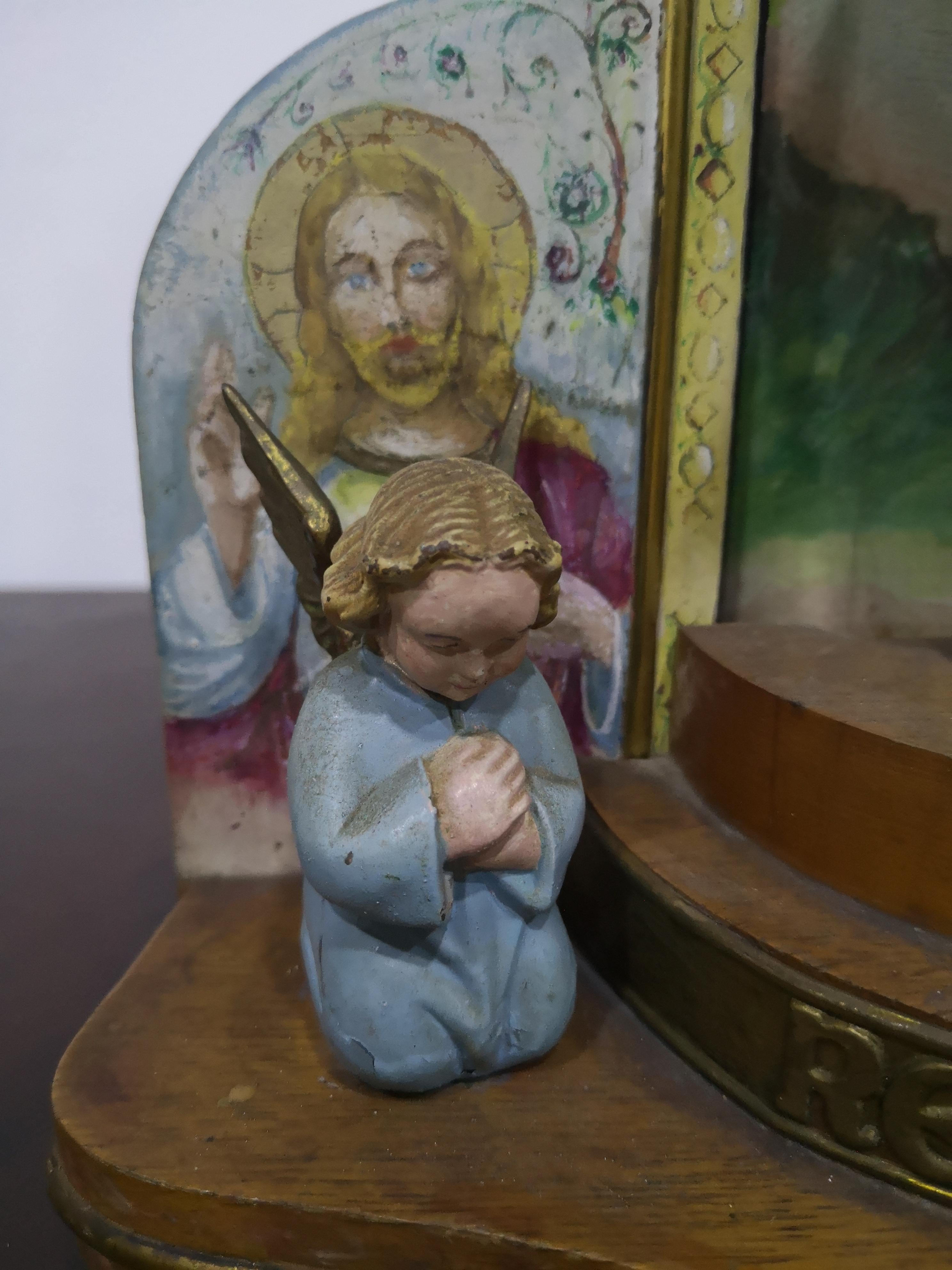 Wooden reliquary with bronze Madonna and Angels with Carillon 1930s In Good Condition For Sale In Catania, IT