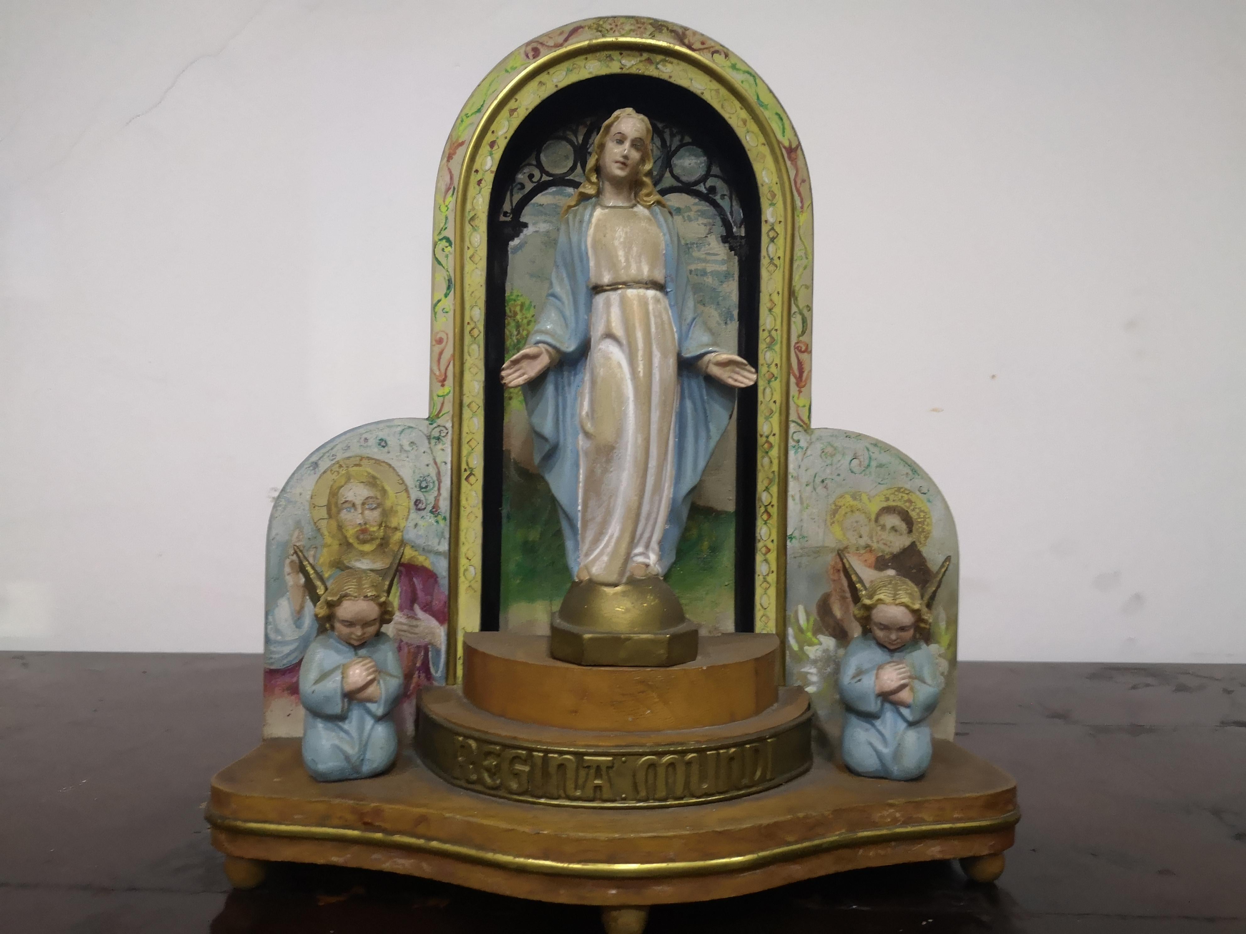 Wooden reliquary with bronze Madonna and Angels with Carillon 1930s For Sale 4