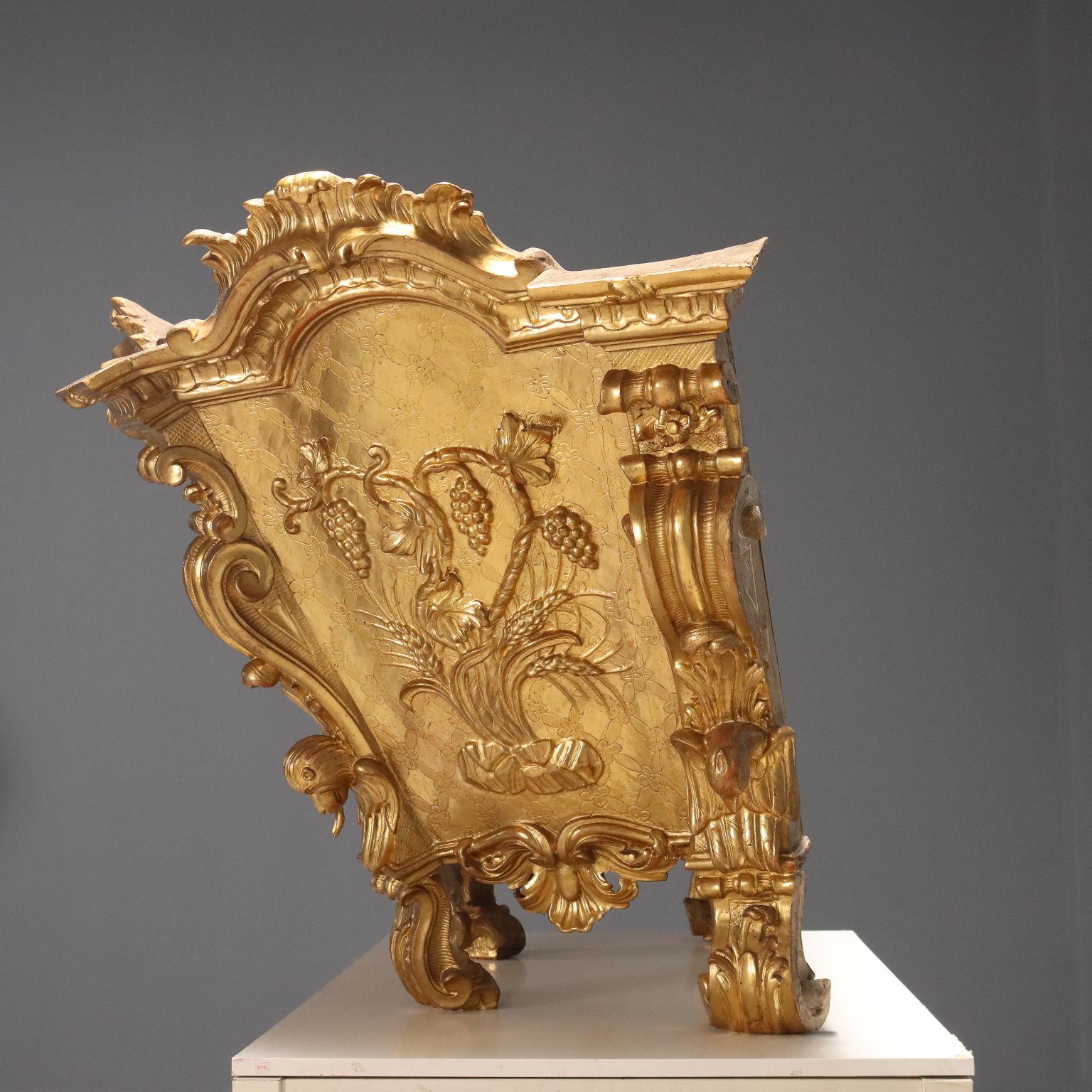 Coffret sculpté et doré Italie Première moitié du XVIIIe siècle en vente 10