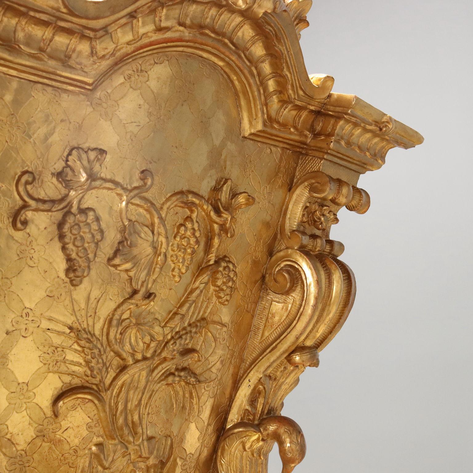 Bois doré Coffret sculpté et doré Italie Première moitié du XVIIIe siècle en vente