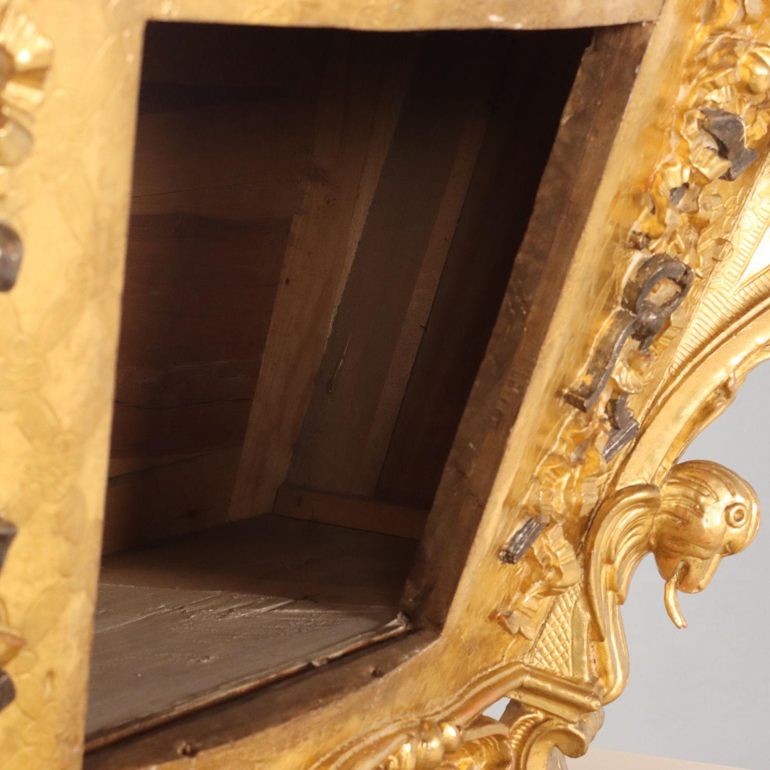 Coffret sculpté et doré Italie Première moitié du XVIIIe siècle en vente 1