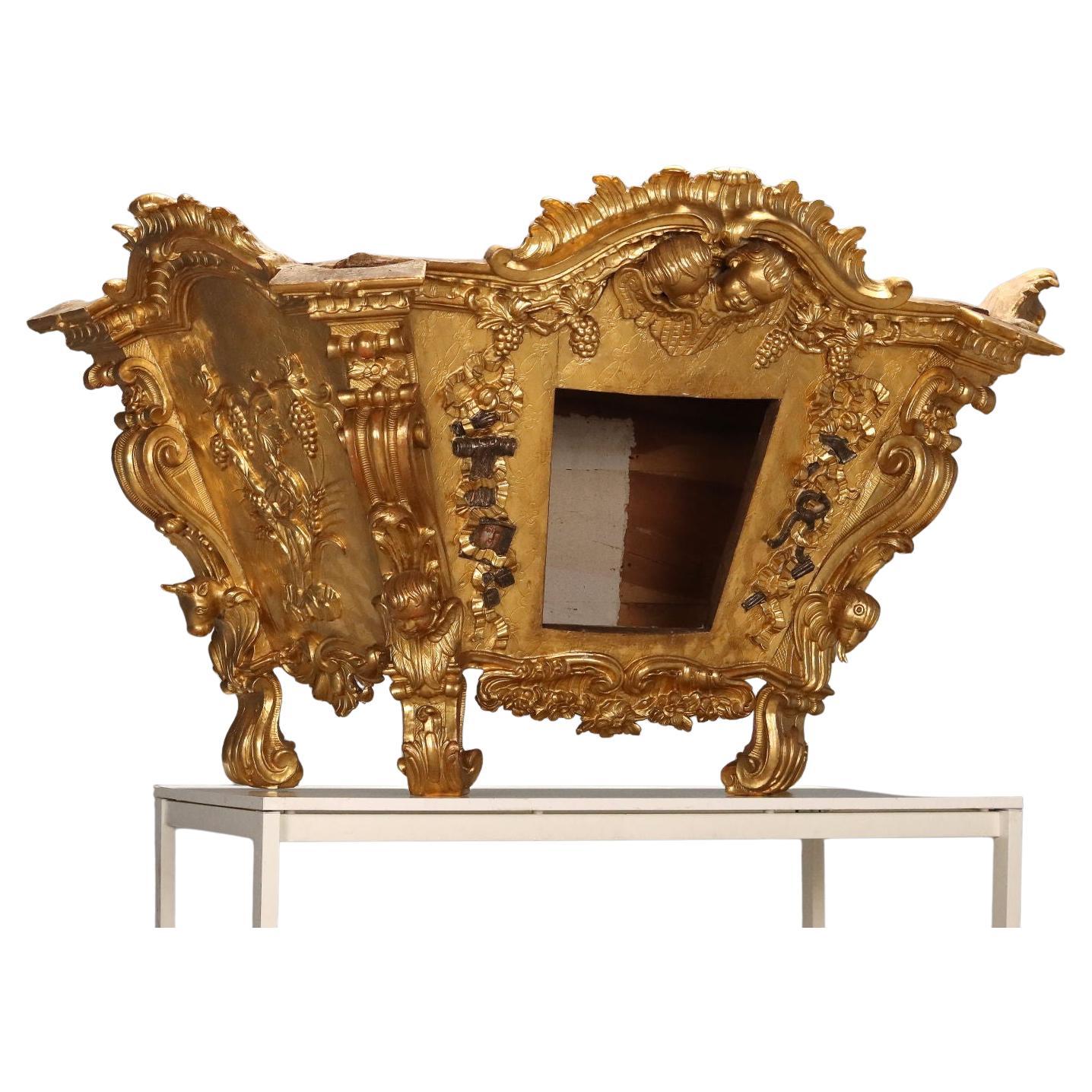 Coffret sculpté et doré Italie Première moitié du XVIIIe siècle en vente