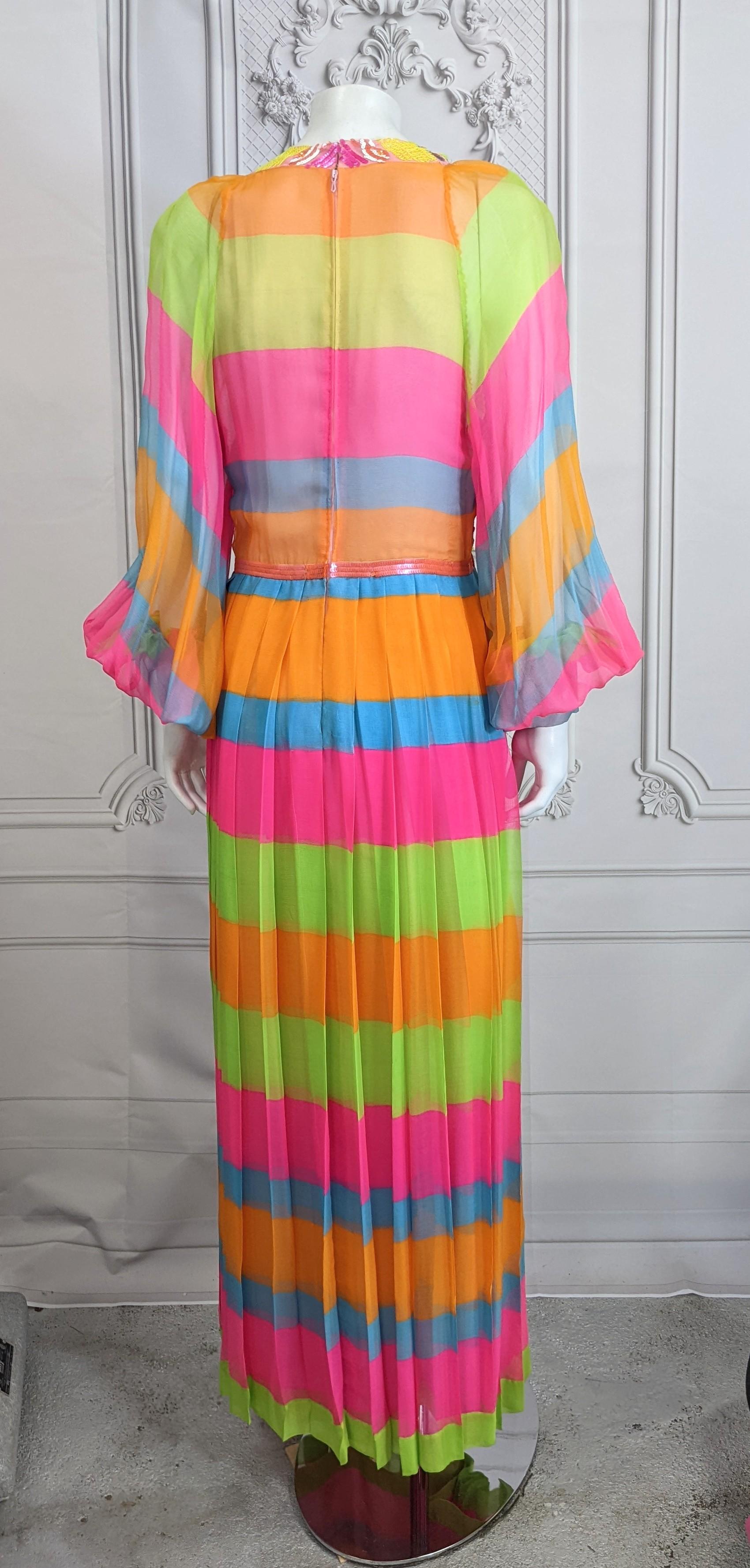 Abito in chiffon di seta in technicolor e paillettes in vendita 4